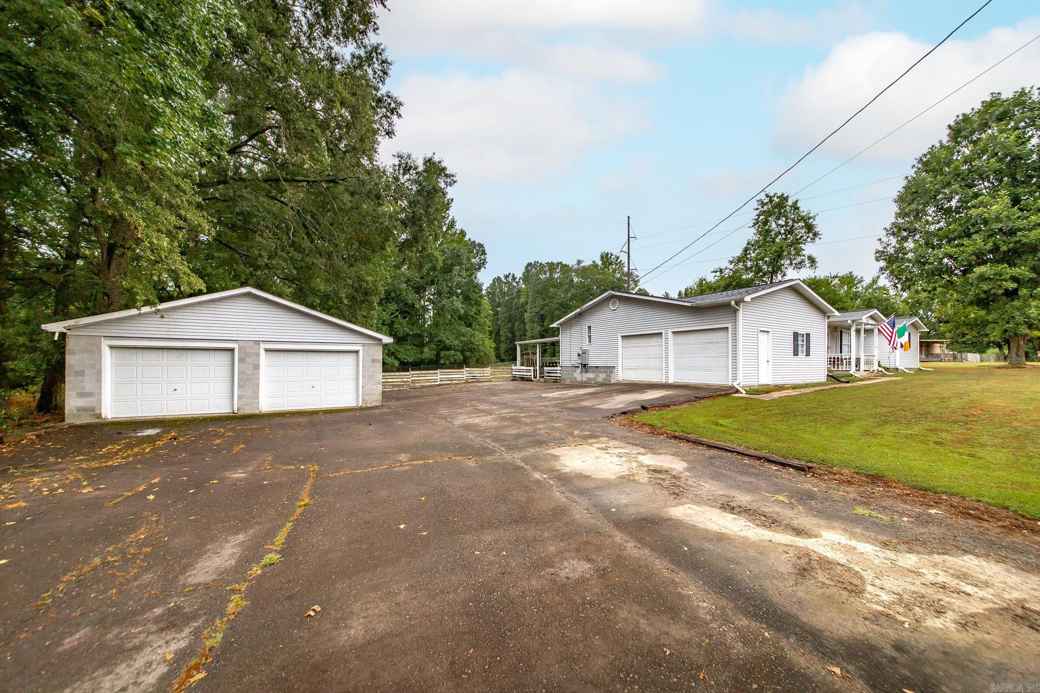 271 Trailwood Drive Property Photo 2