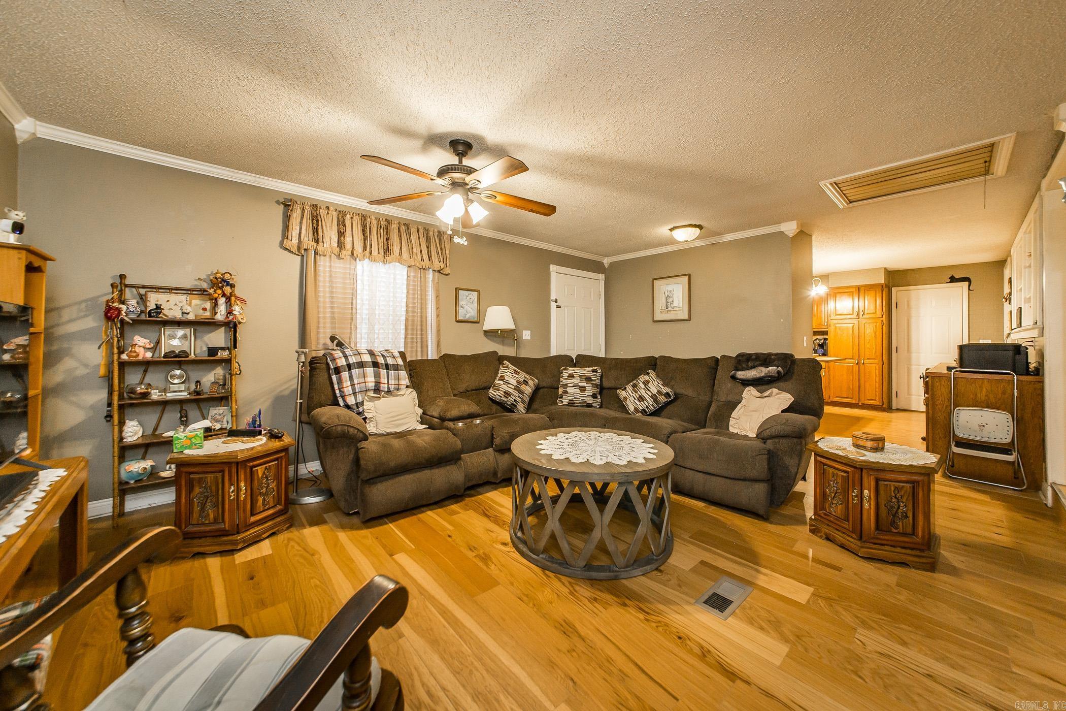 271 Trailwood Drive Property Photo 4