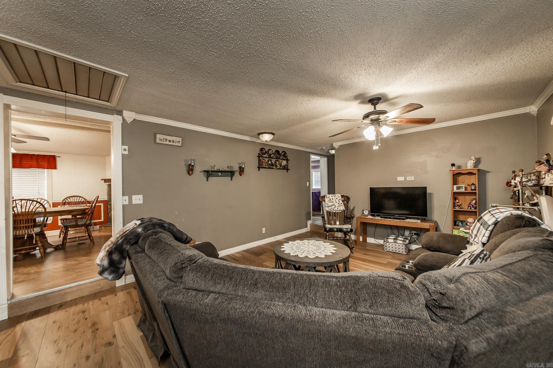 271 Trailwood Drive Property Photo 6