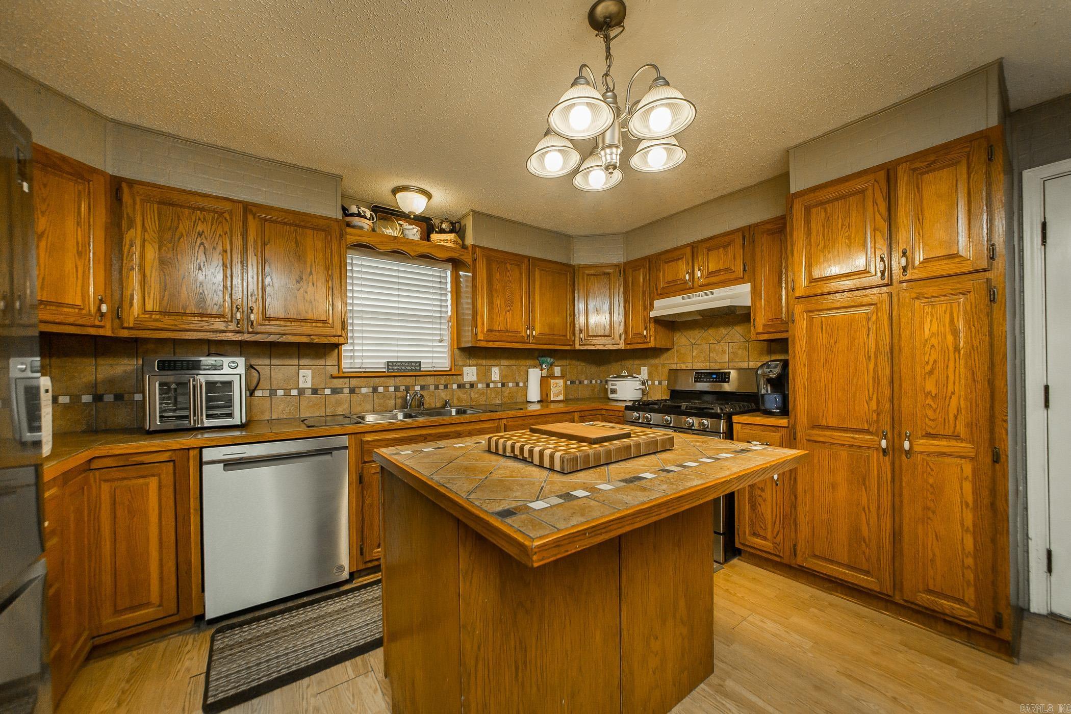 271 Trailwood Drive Property Photo 7