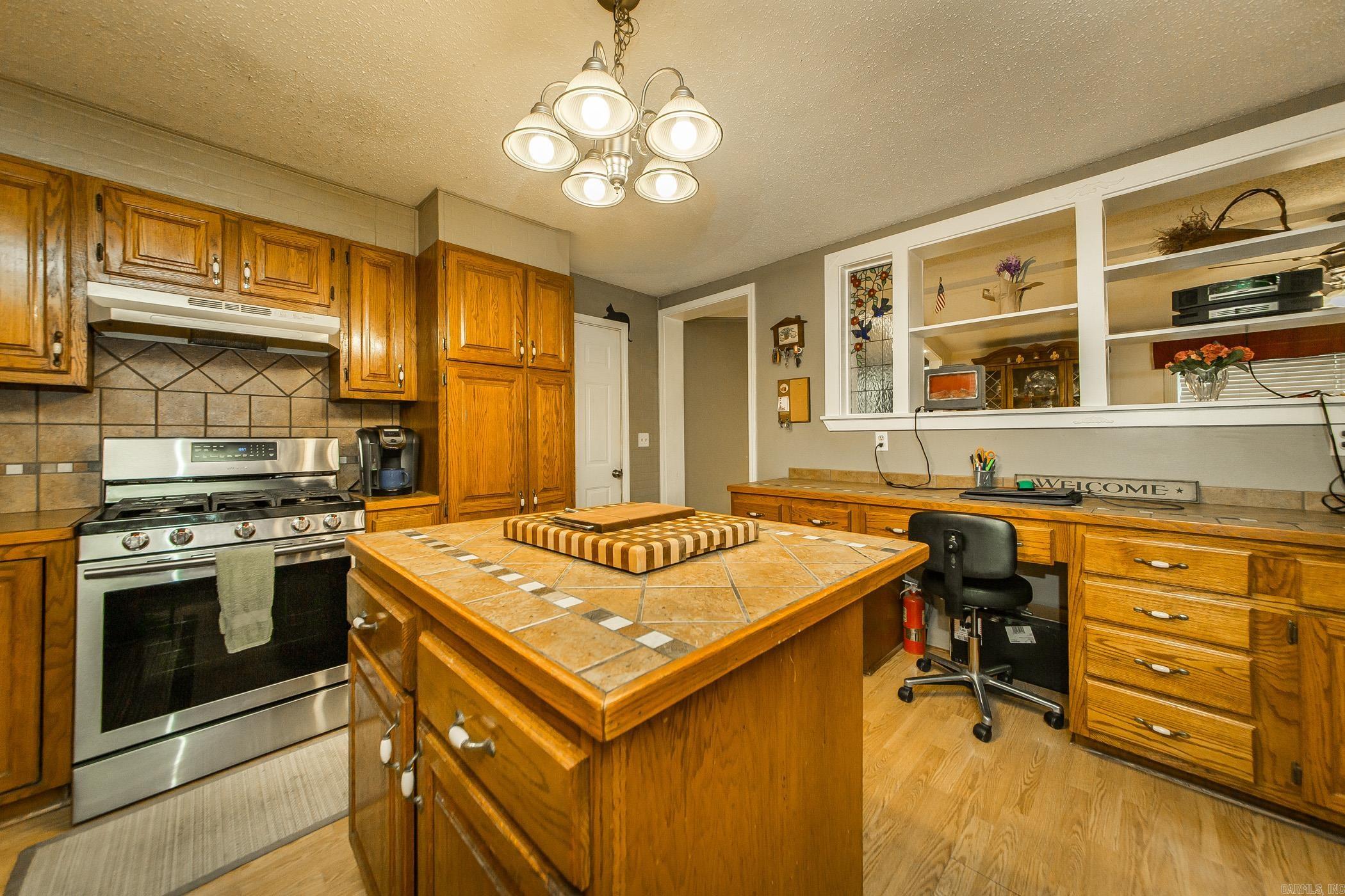 271 Trailwood Drive Property Photo 8