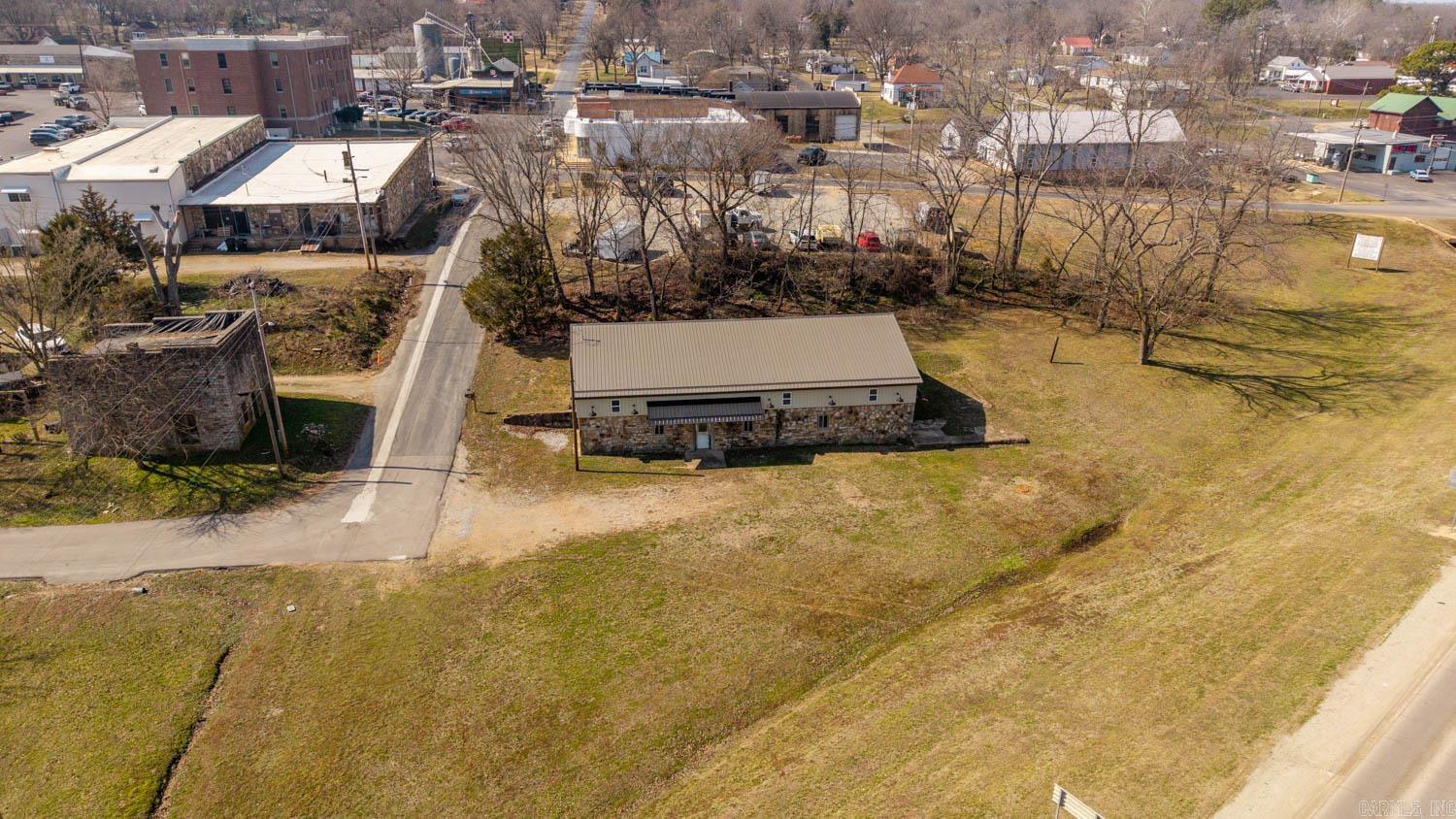 105 Couch Street Property Photo 5