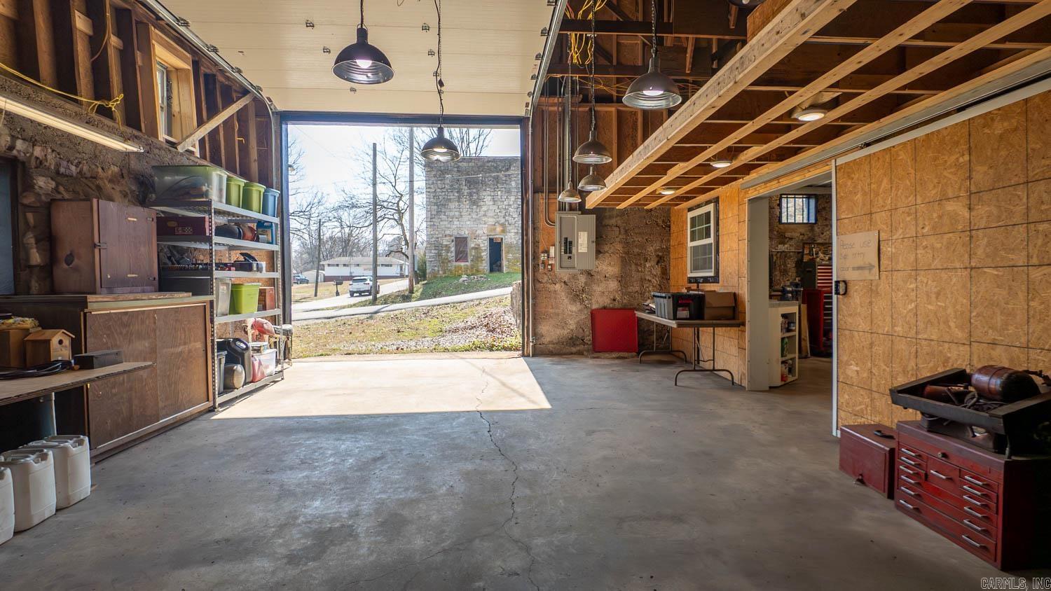 105 Couch Street Property Photo 15
