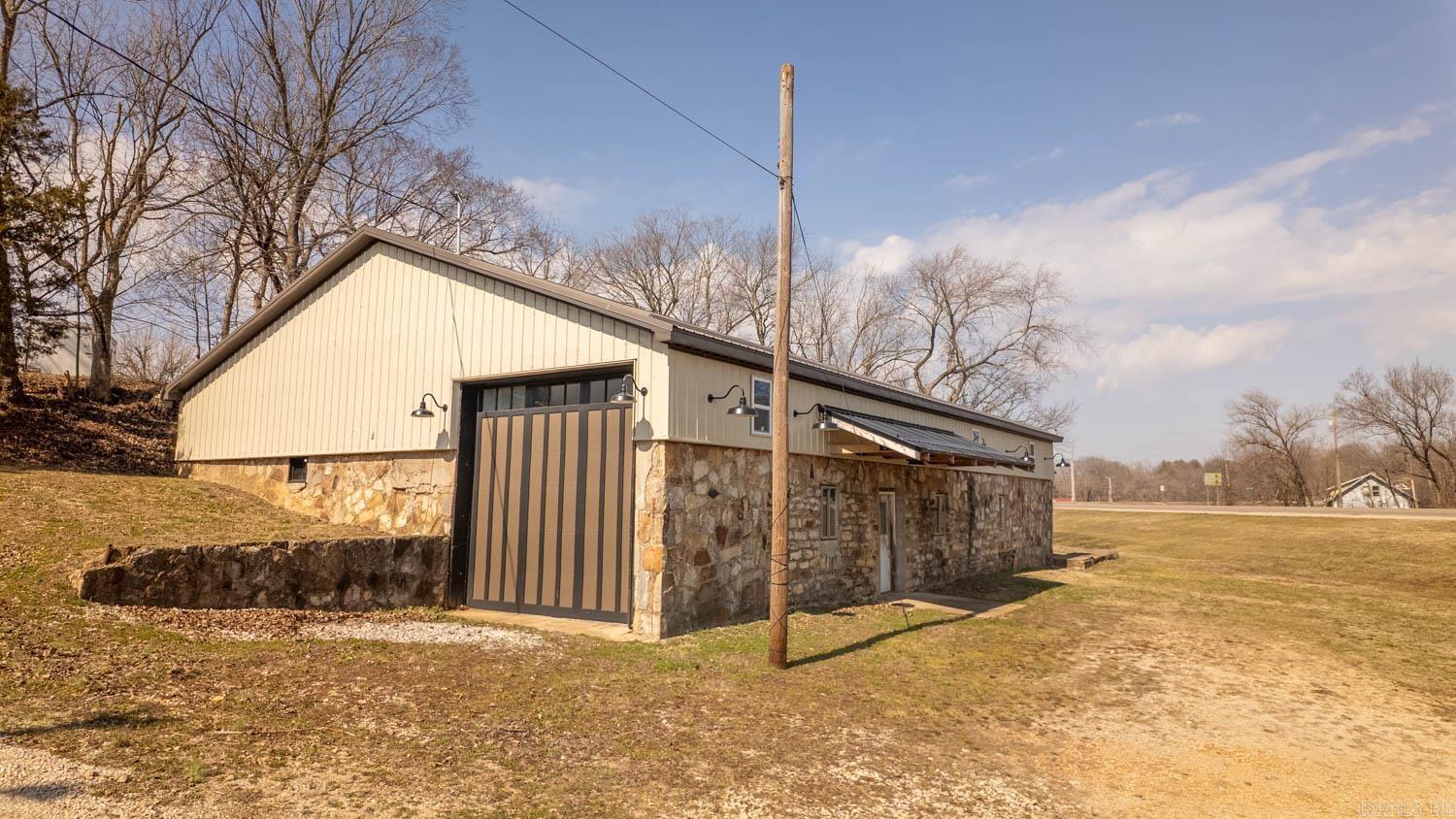 105 Couch Street Property Photo 26