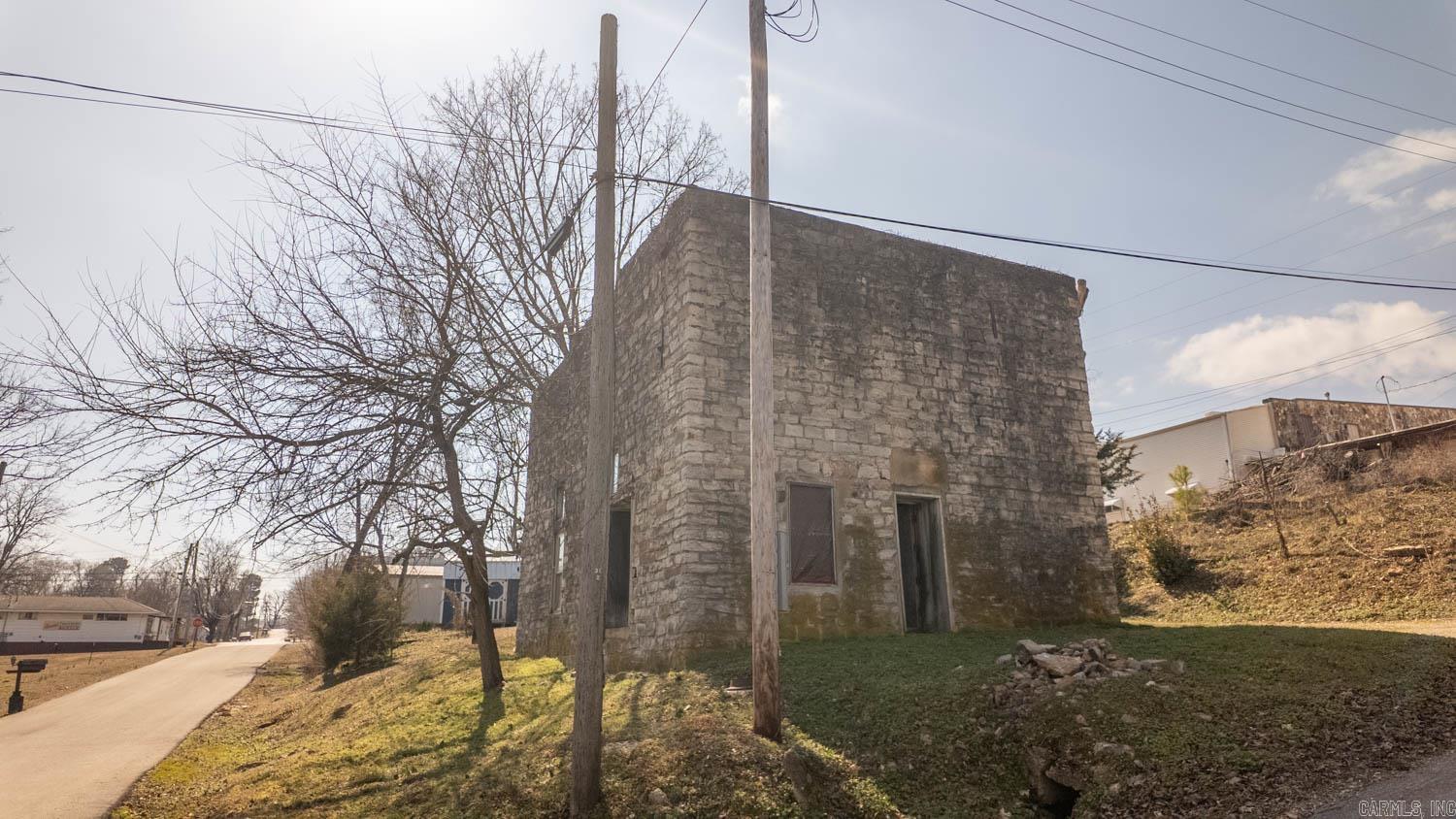105 Couch Street Property Photo 28