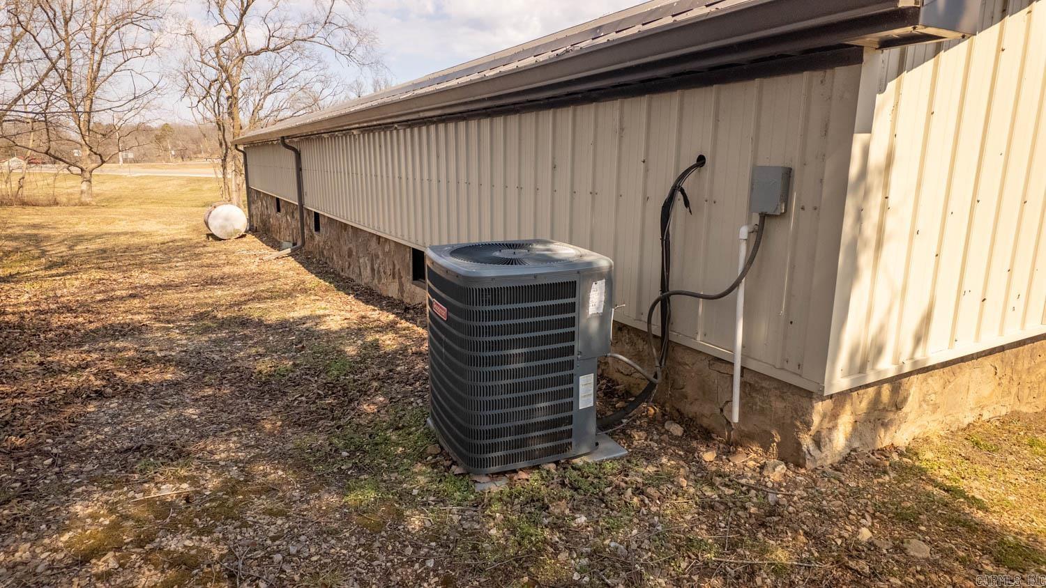 105 Couch Street Property Photo 33