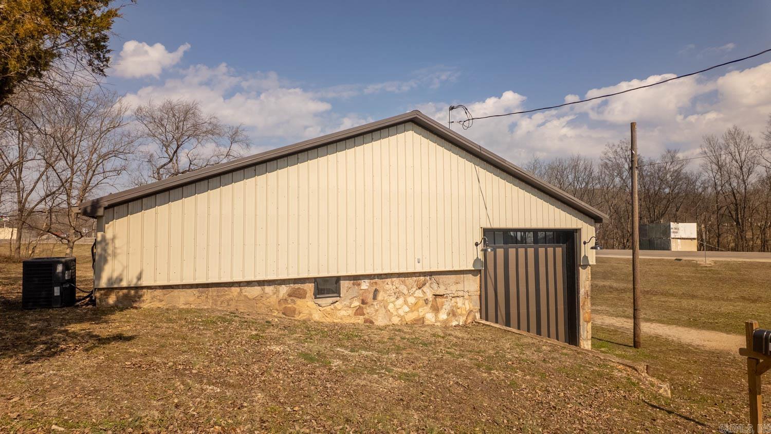 105 Couch Street Property Photo 35
