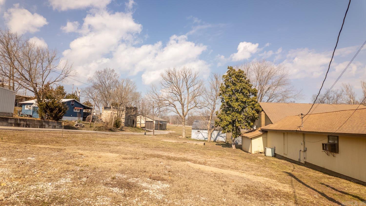 105 Couch Street Property Photo 38