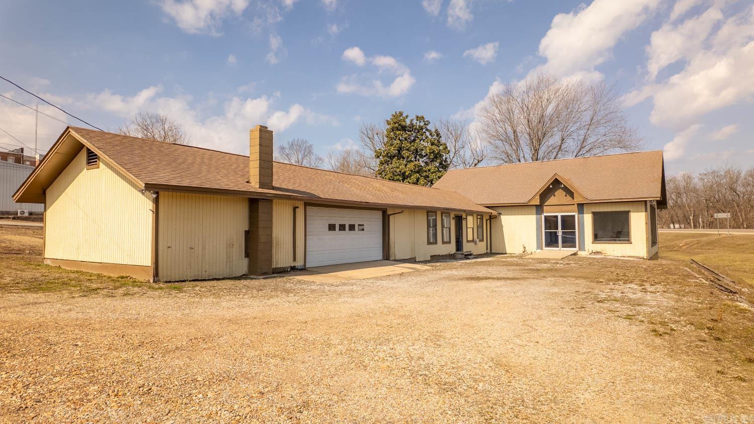 105 Couch Street Property Photo 39