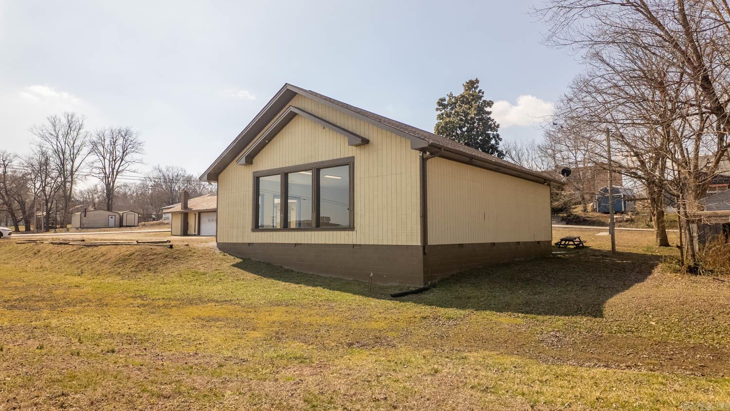105 Couch Street Property Photo 40