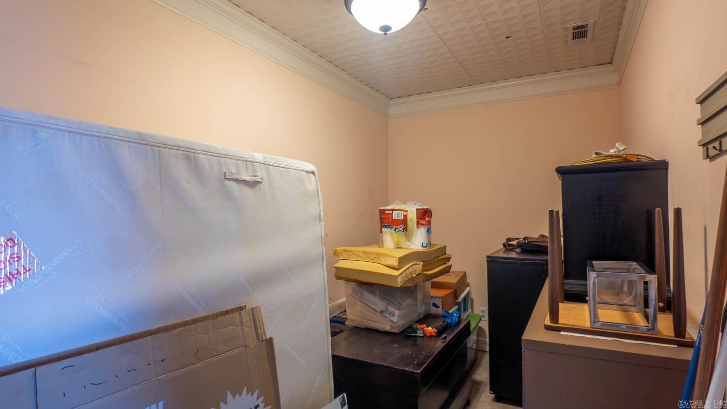 105 Couch Street Property Photo 46