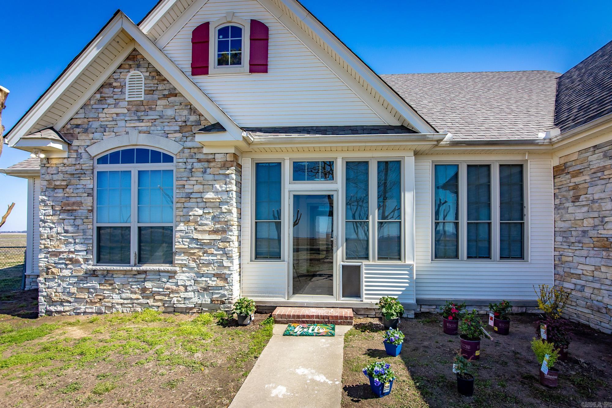 3383 Henderson Road Property Photo 4