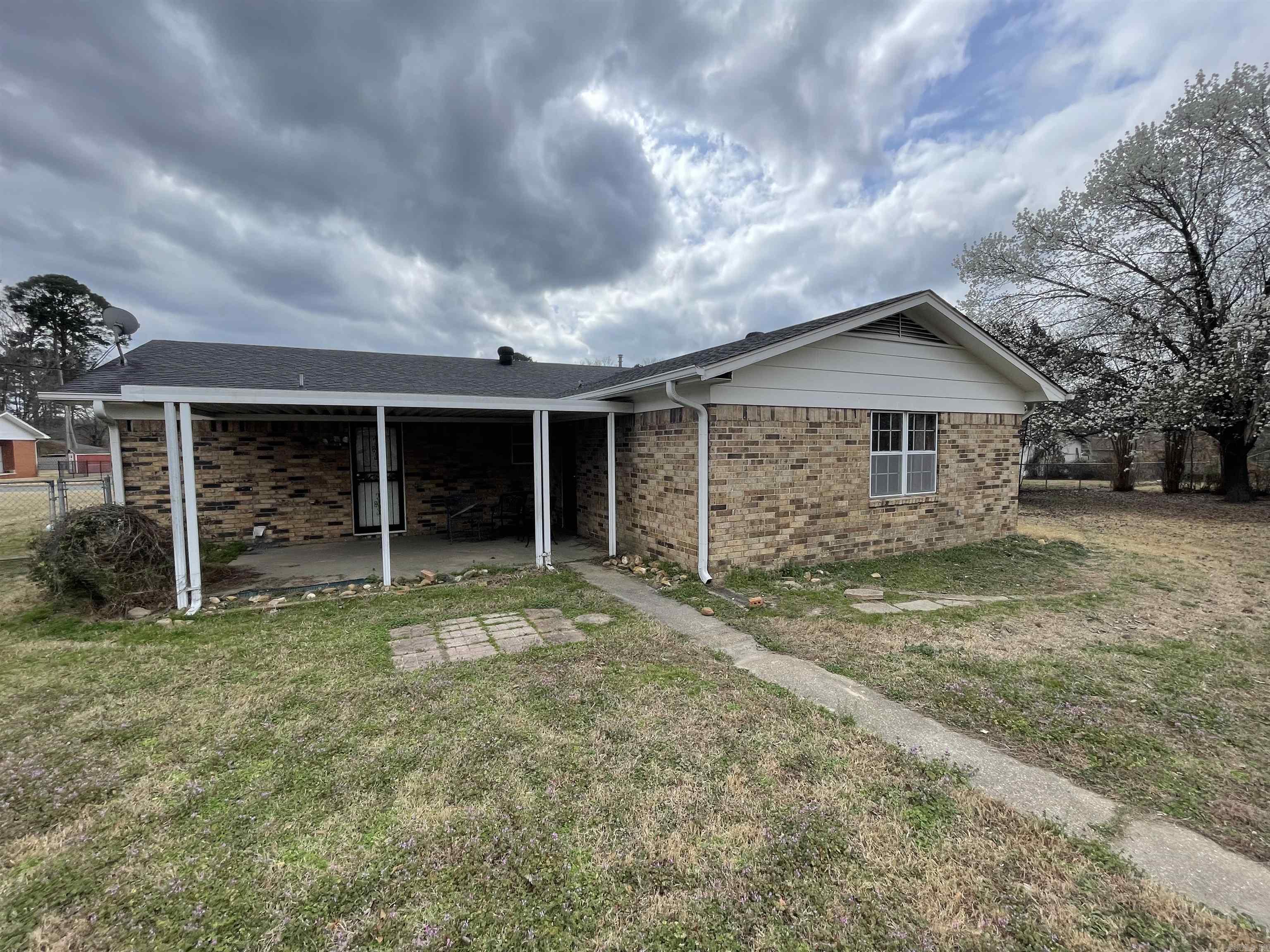 1346 Glenmere Circle Property Photo 4