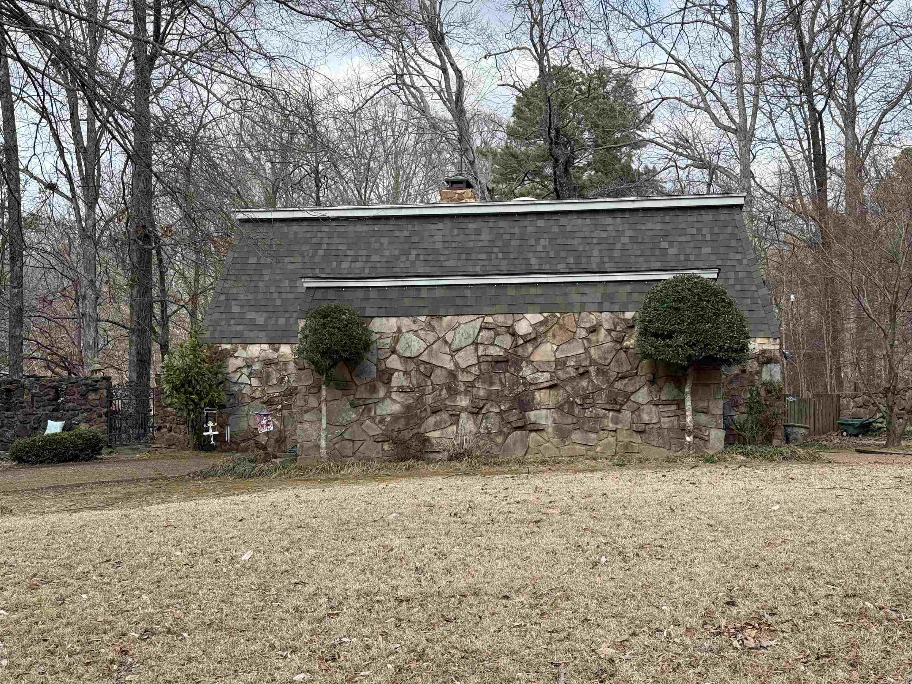 2925 Mary Drive Property Photo 2