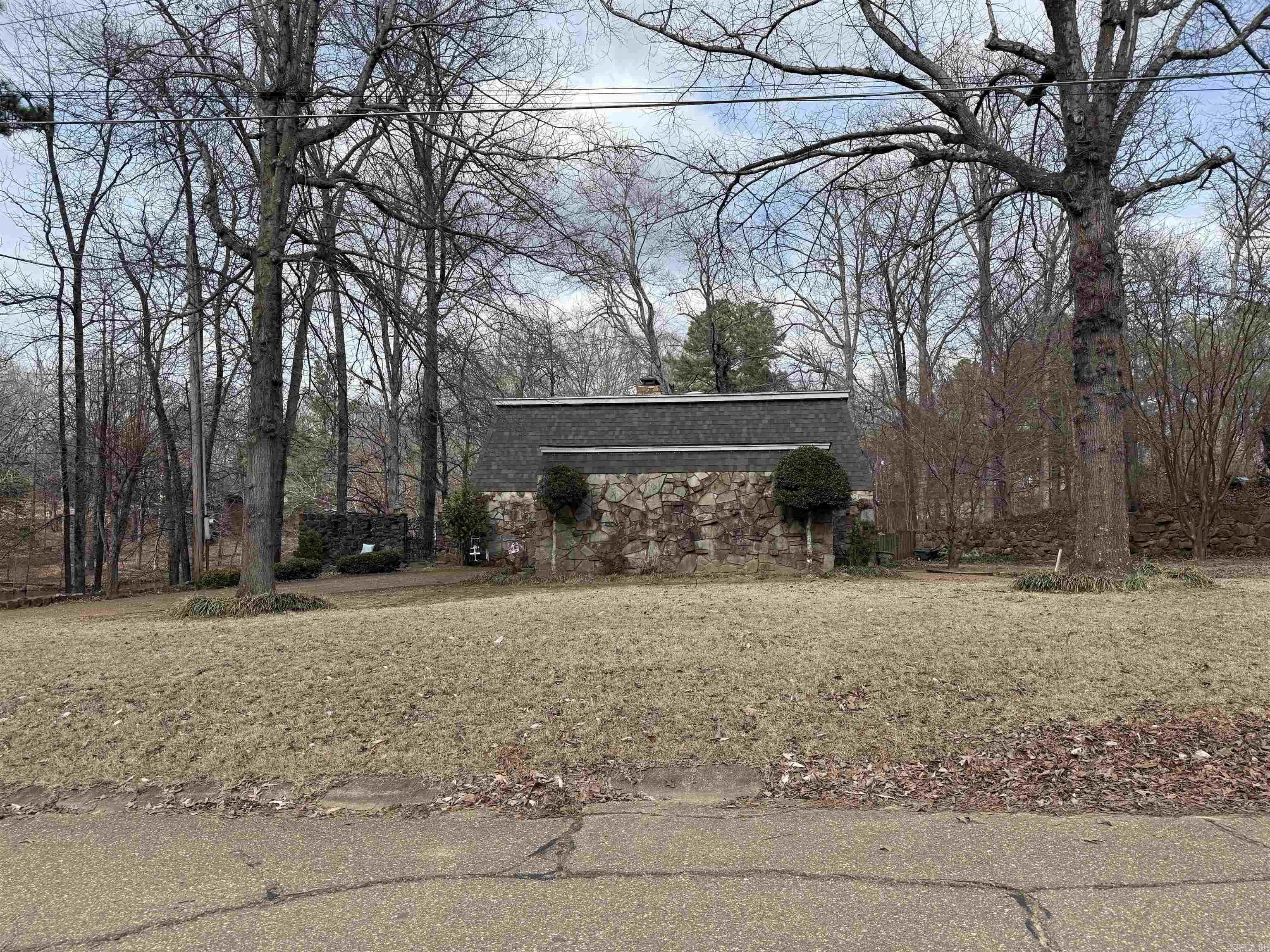 2925 Mary Drive Property Photo 3