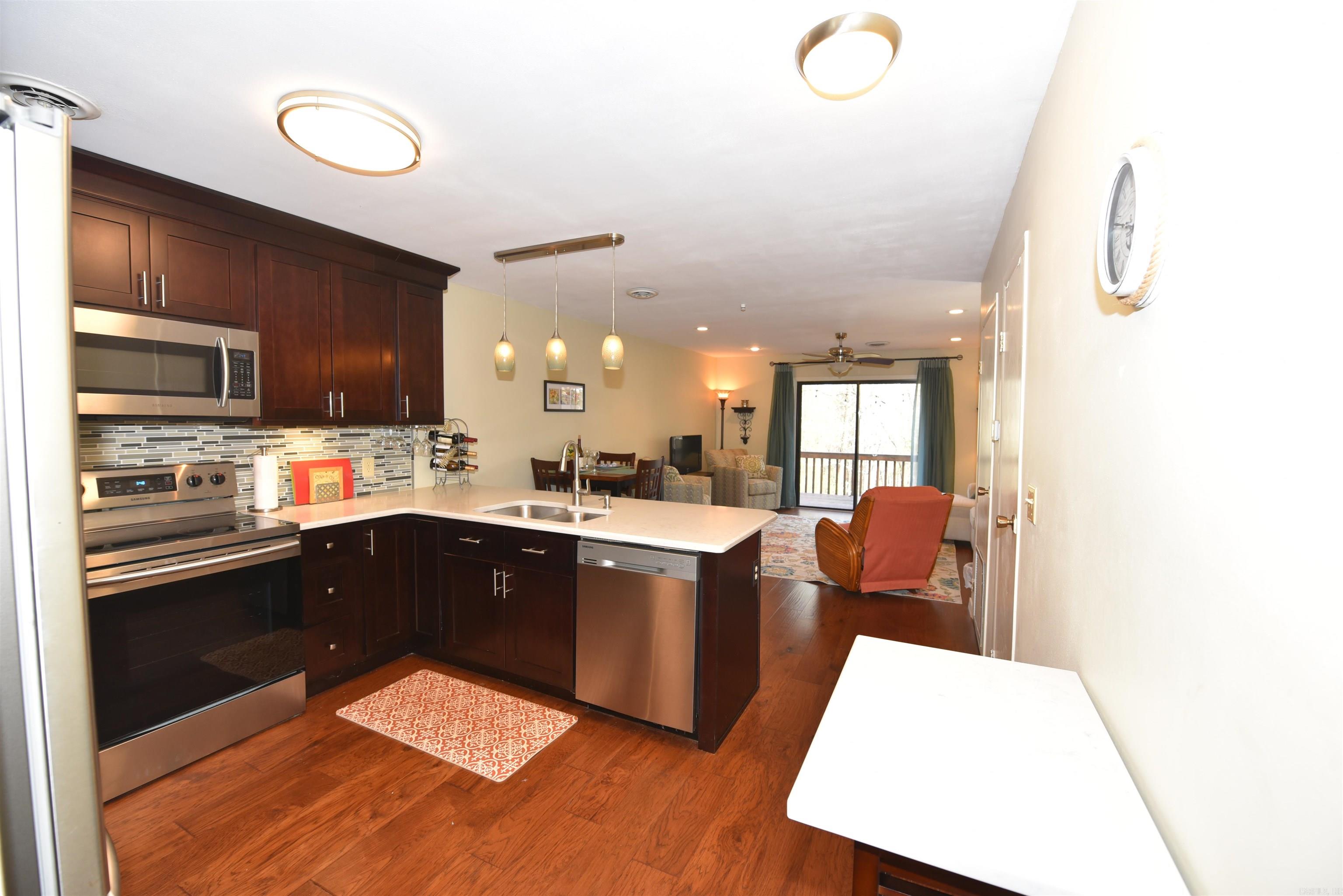 135 Hillview Dr#68 Property Photo 3