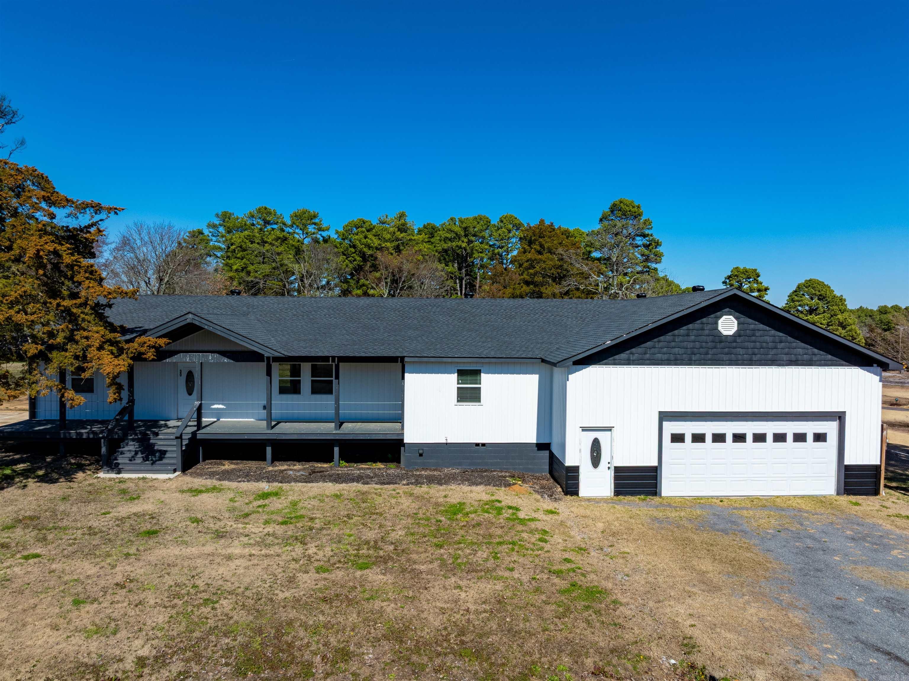 30 Lynndale Dr Property Photo 1