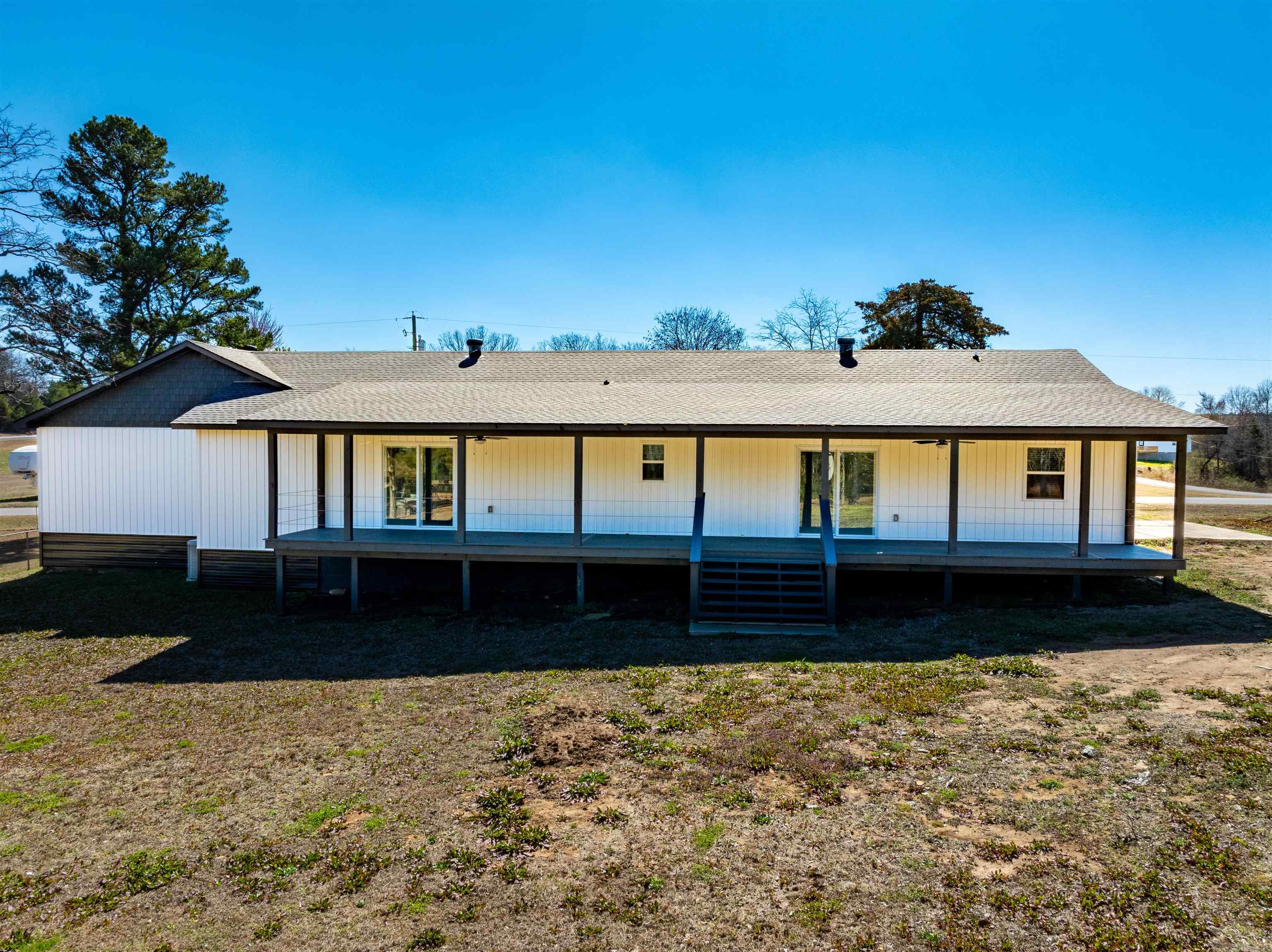 30 Lynndale Dr Property Photo 2
