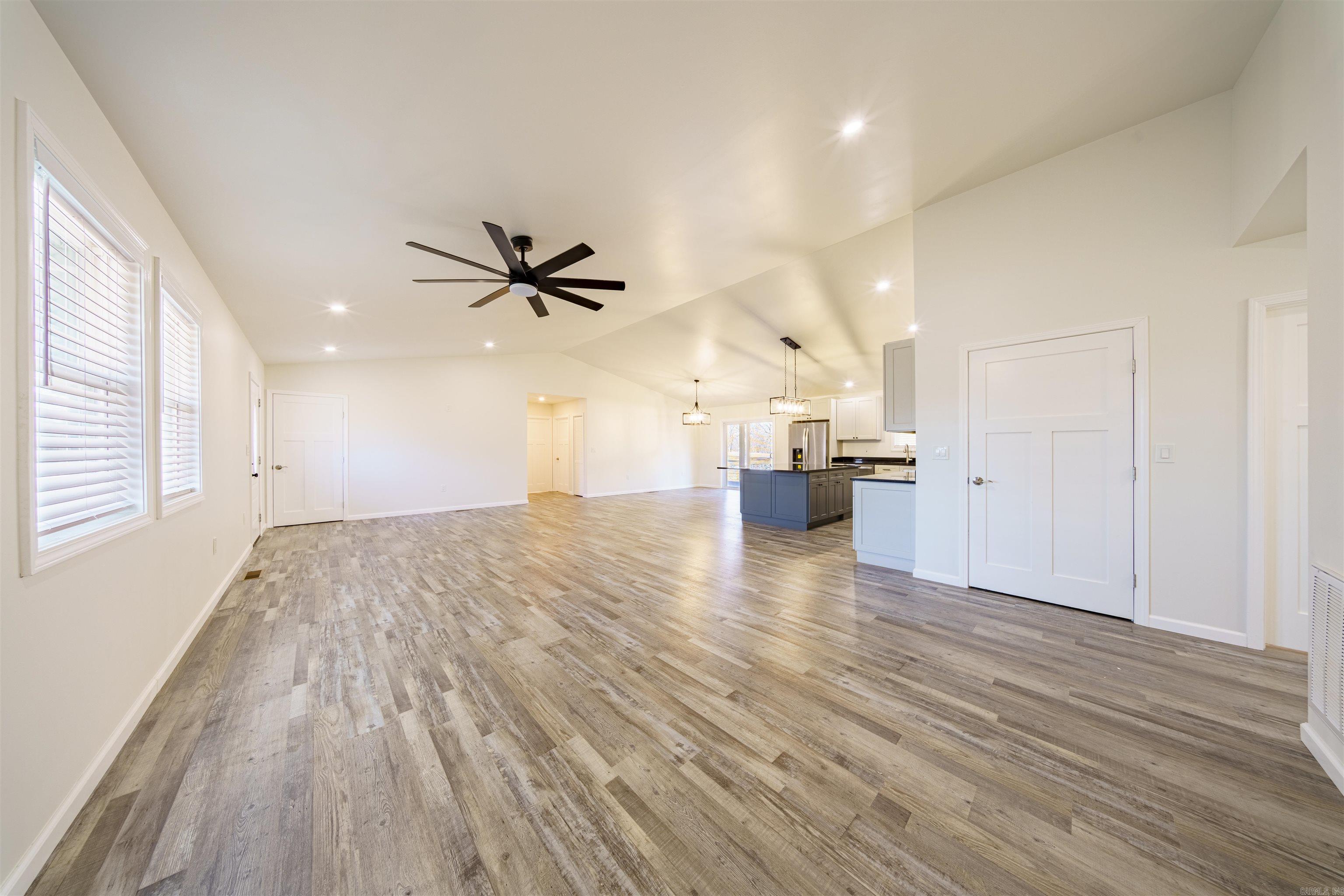 30 Lynndale Dr Property Photo 4