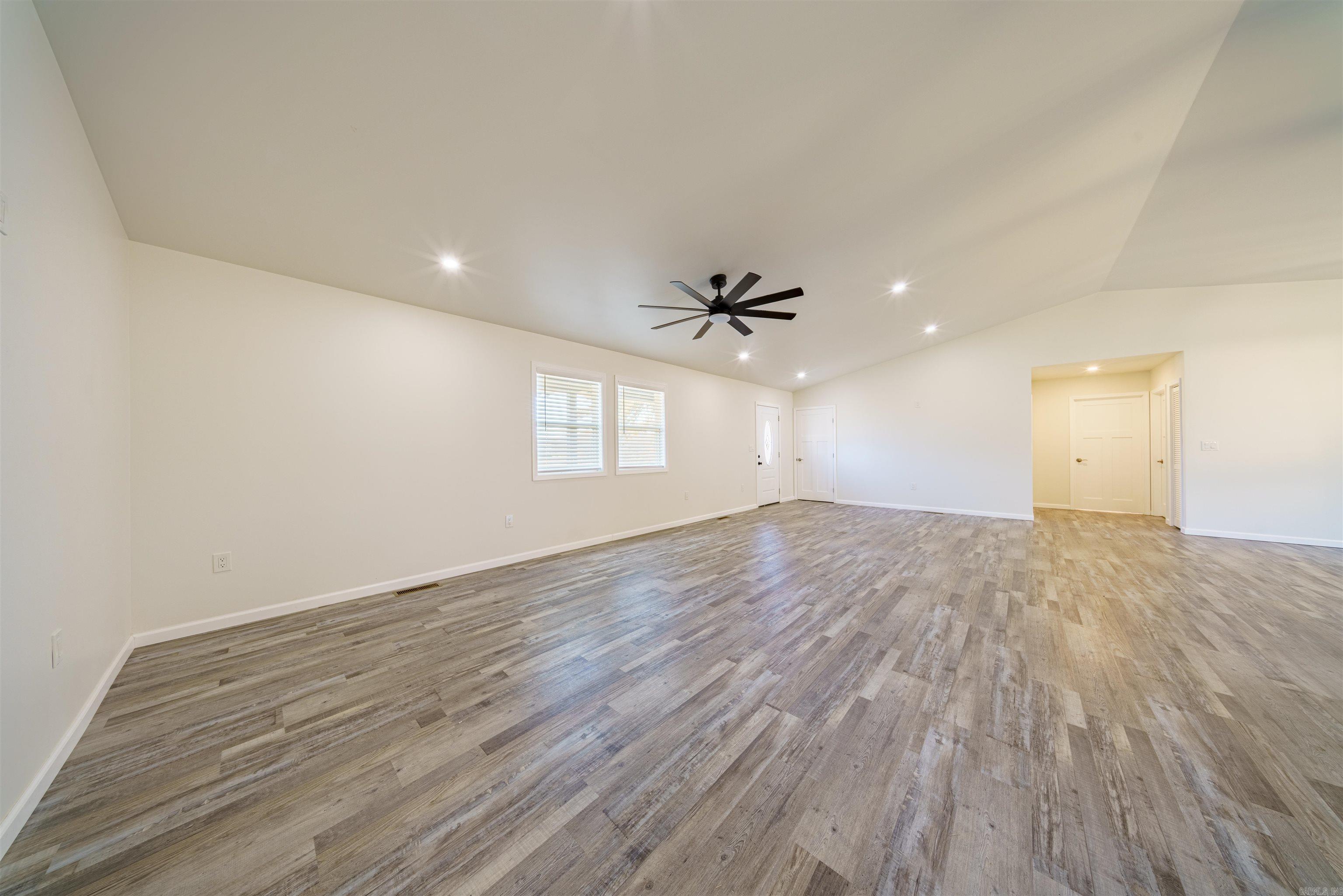 30 Lynndale Dr Property Photo 5