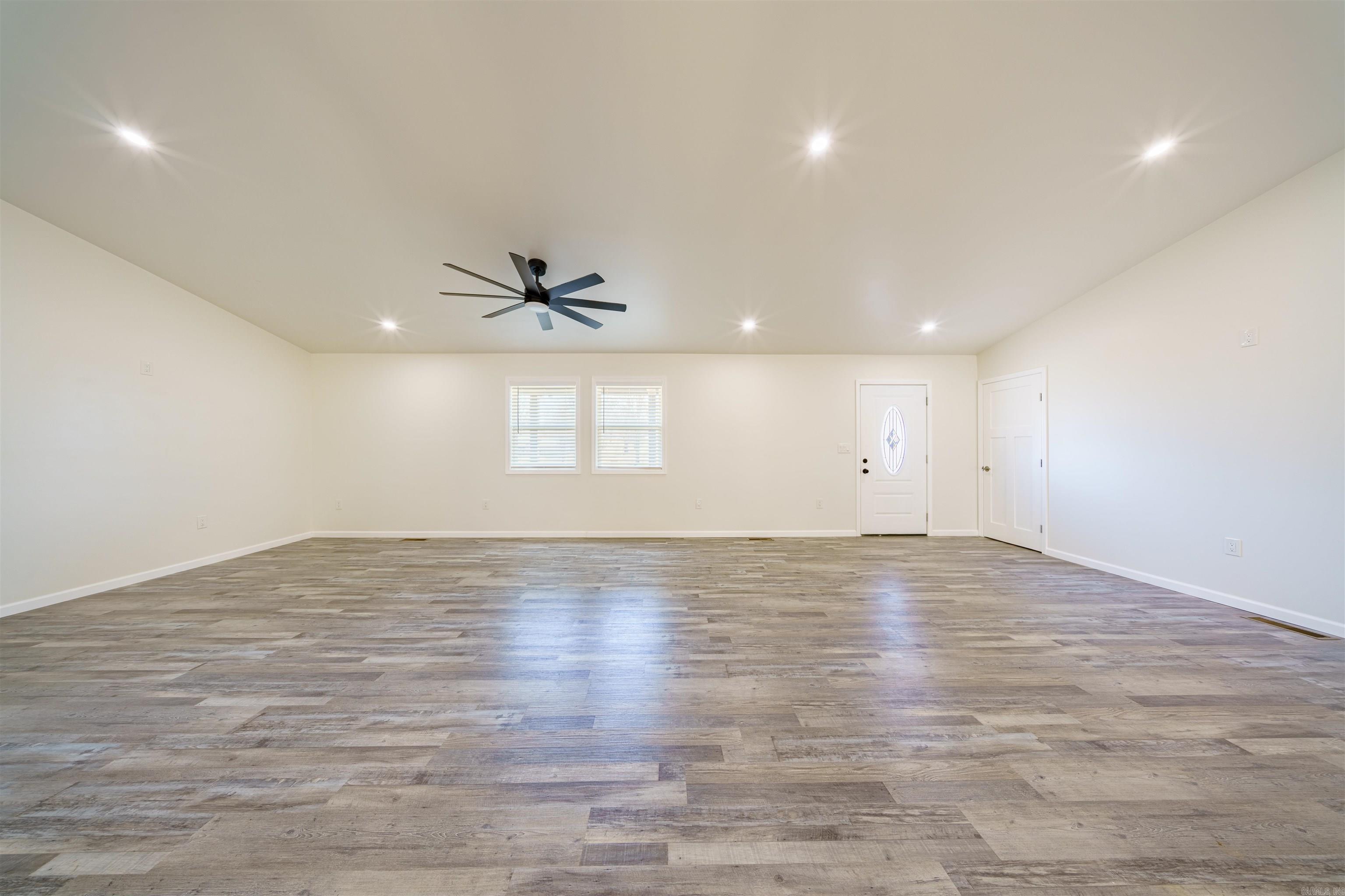 30 Lynndale Dr Property Photo 6