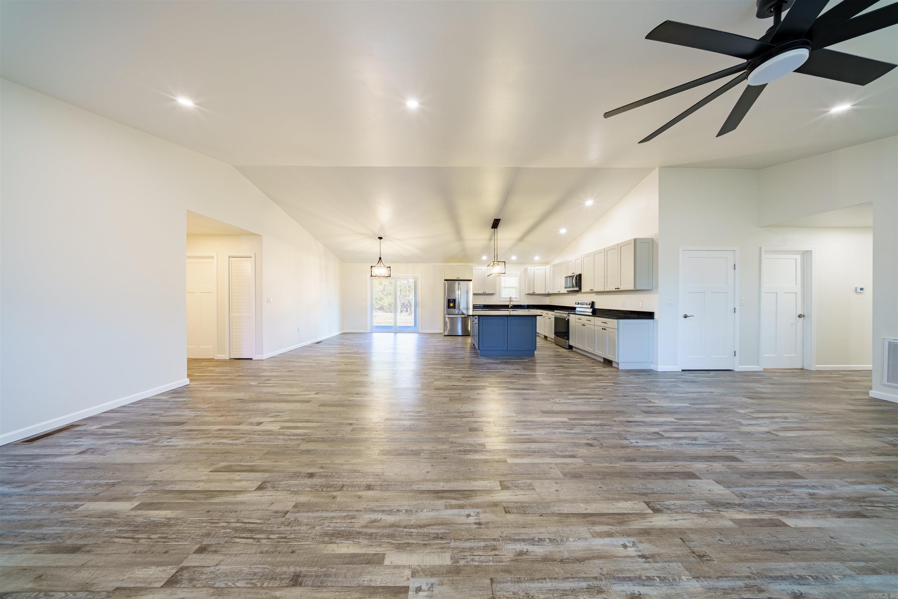 30 Lynndale Dr Property Photo 8