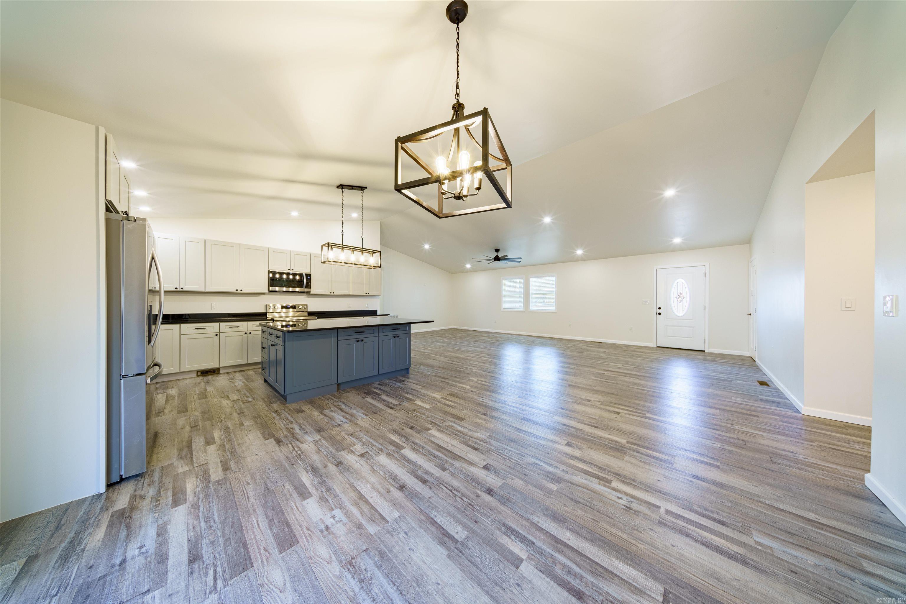 30 Lynndale Dr Property Photo 10