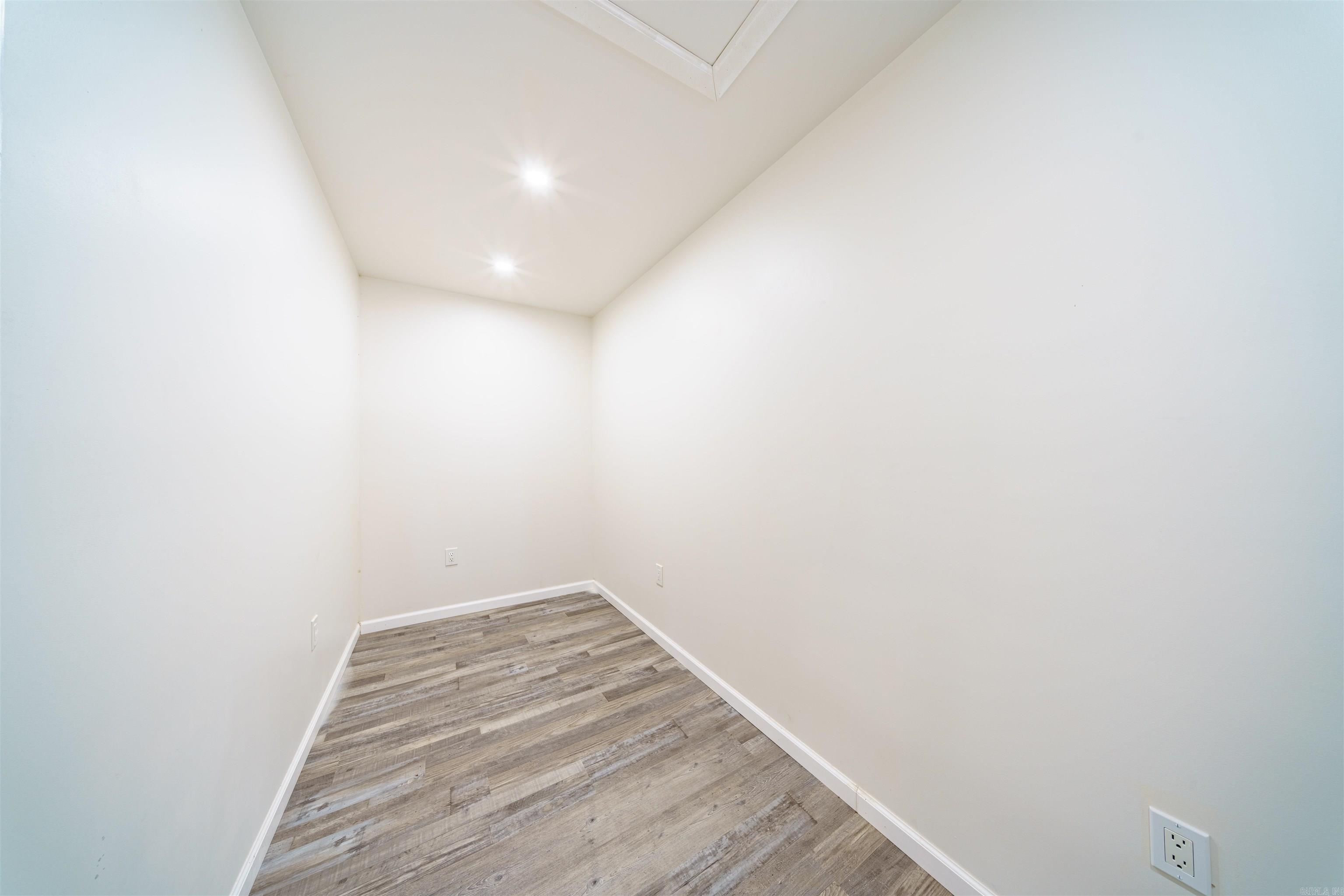 30 Lynndale Dr Property Photo 27