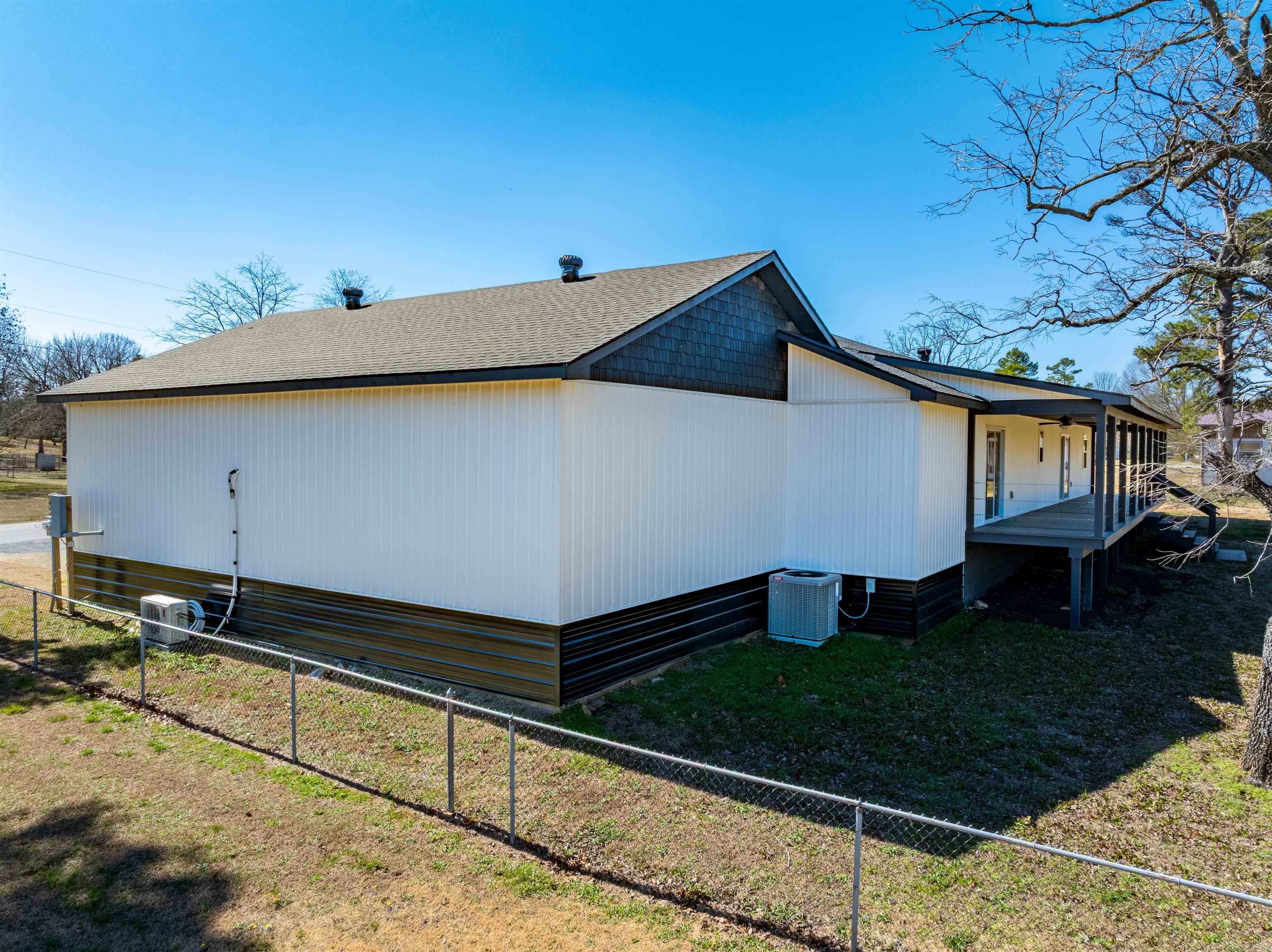30 Lynndale Dr Property Photo 33