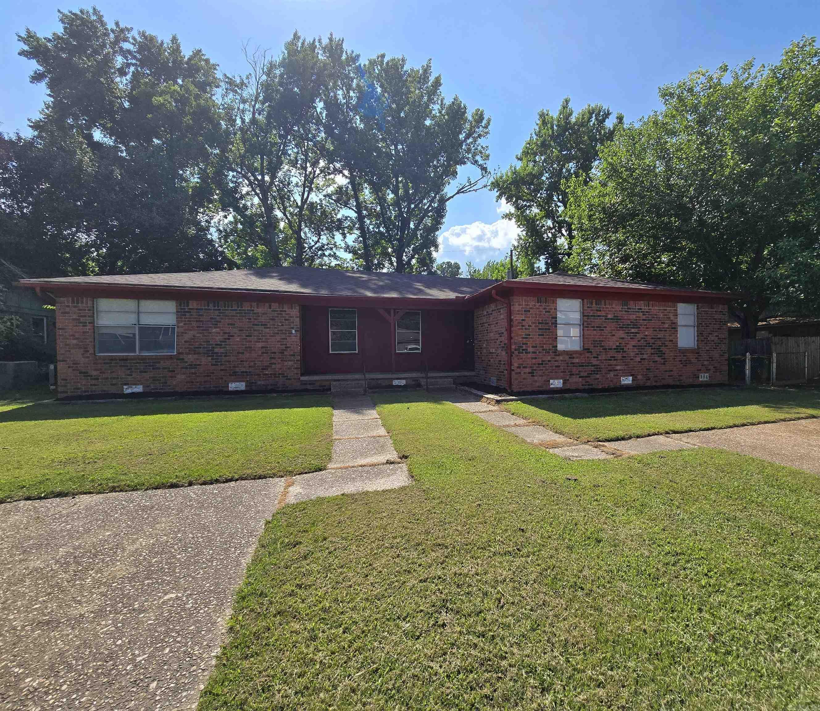 617 Brierly Drive Property Photo 1