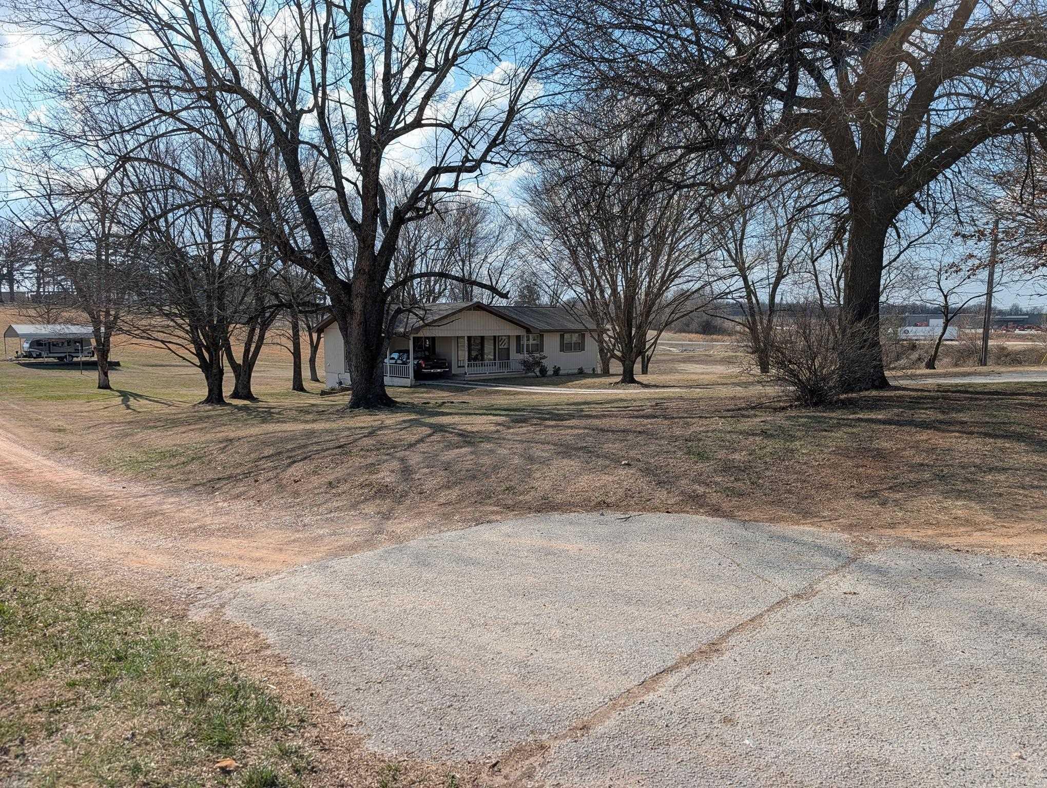 1520 N 65 Highway