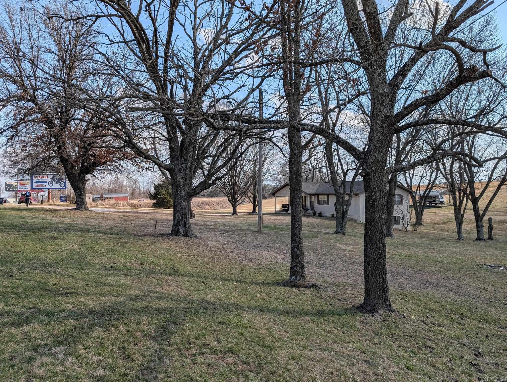1520 N 65 Highway Property Photo 2