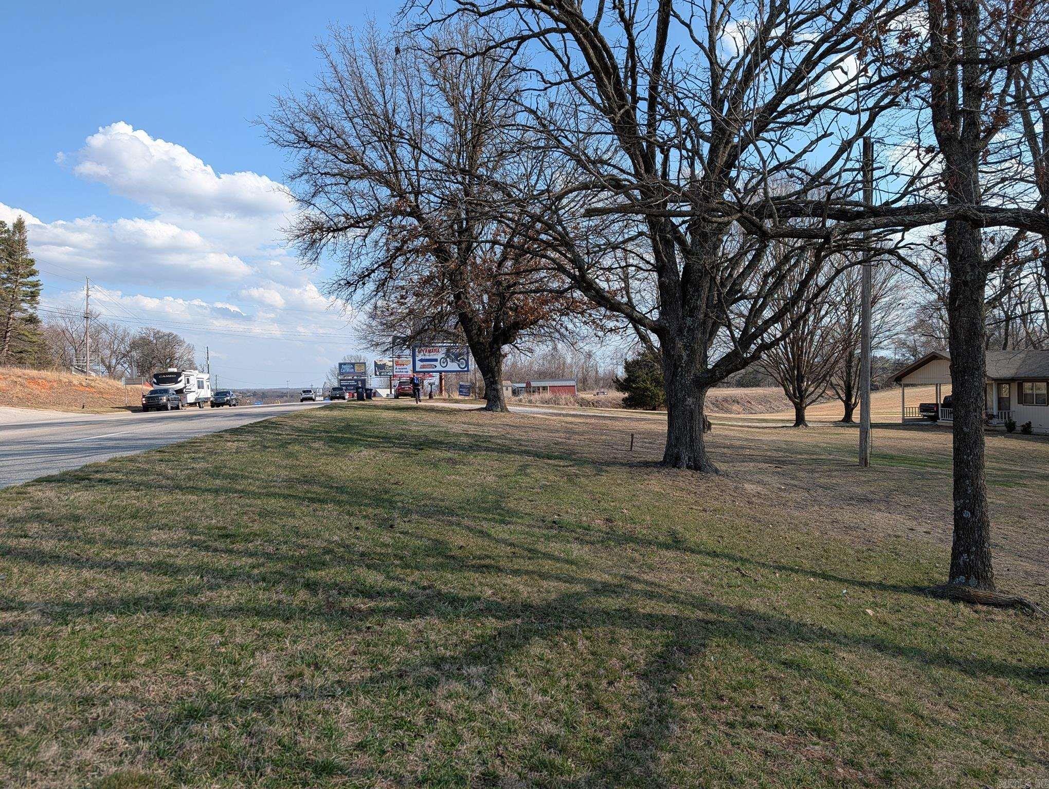 1520 N 65 Highway Property Photo 3