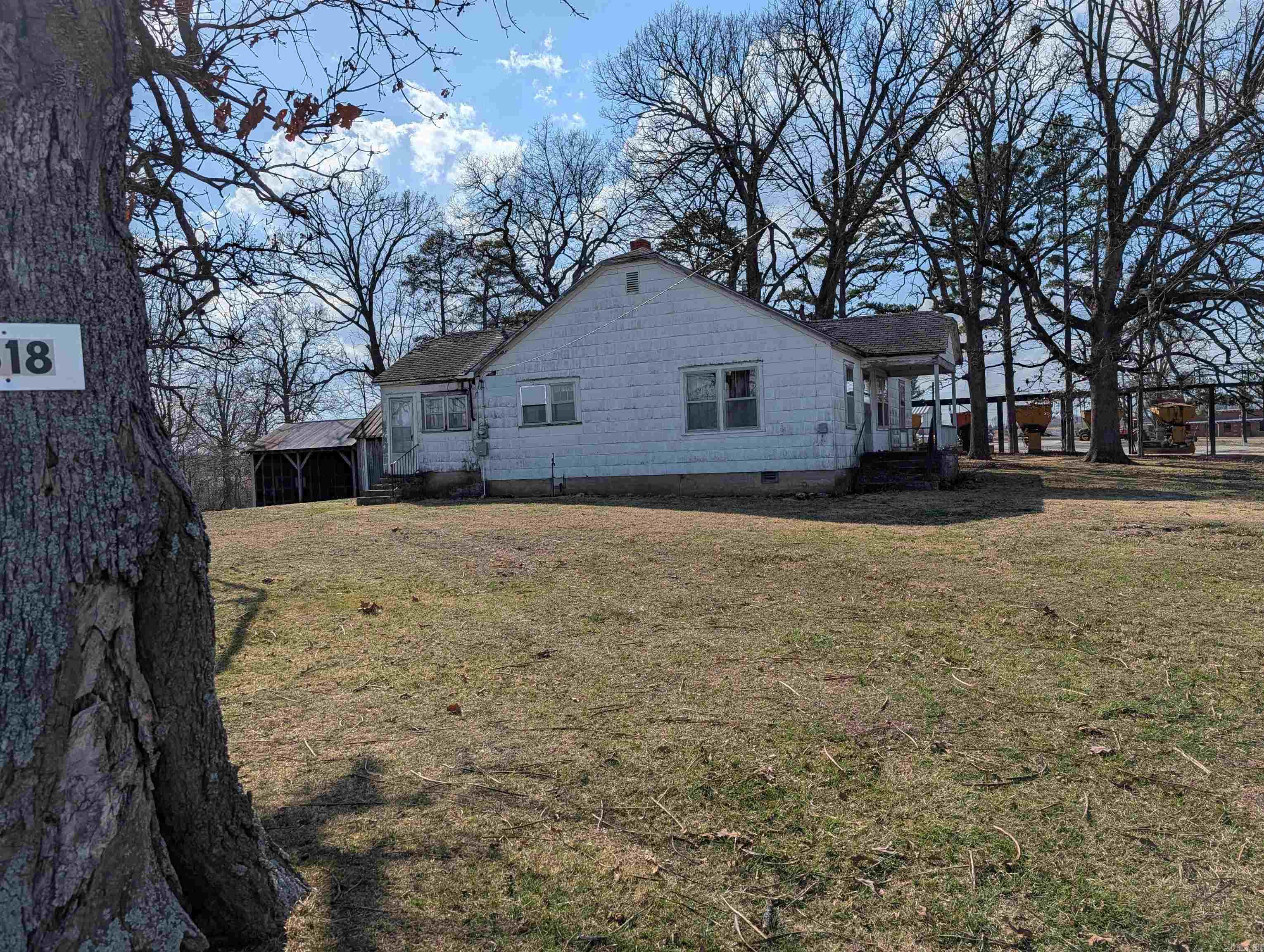 1520 N 65 Highway Property Photo 5