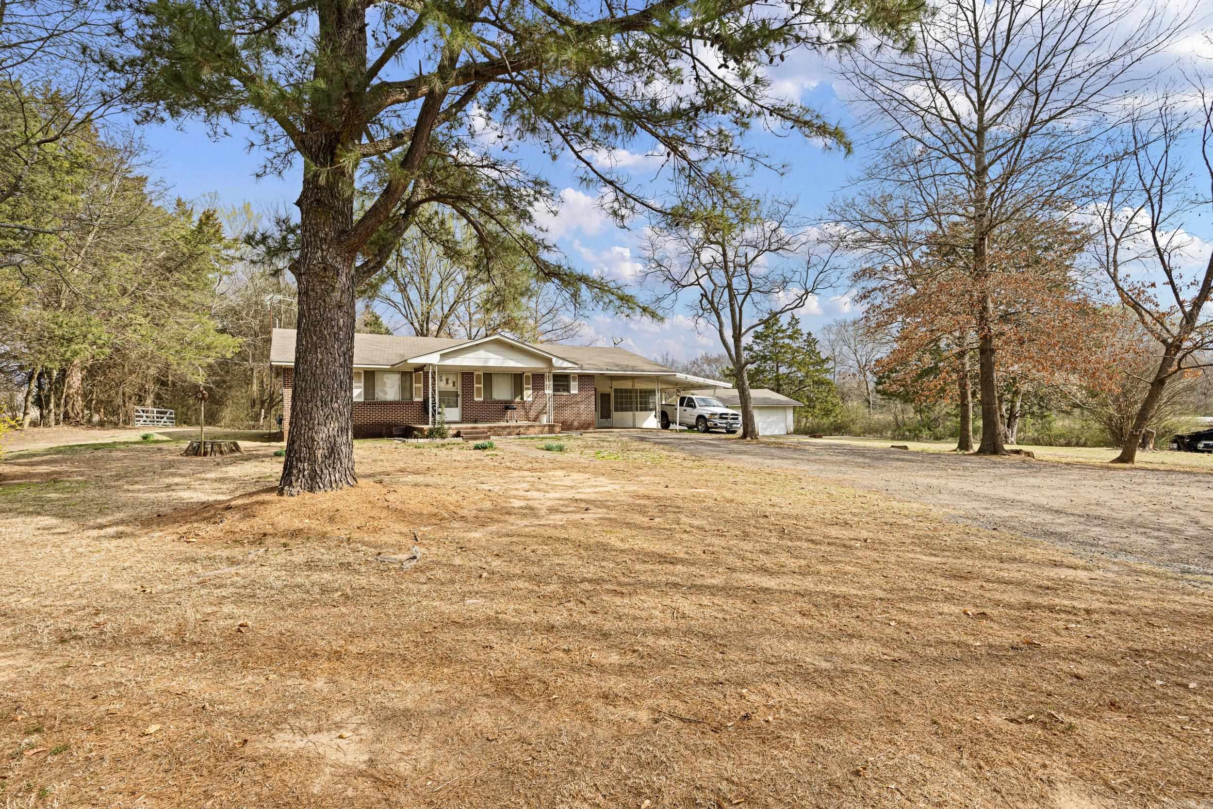 714 Hwy 213 Property Photo 2