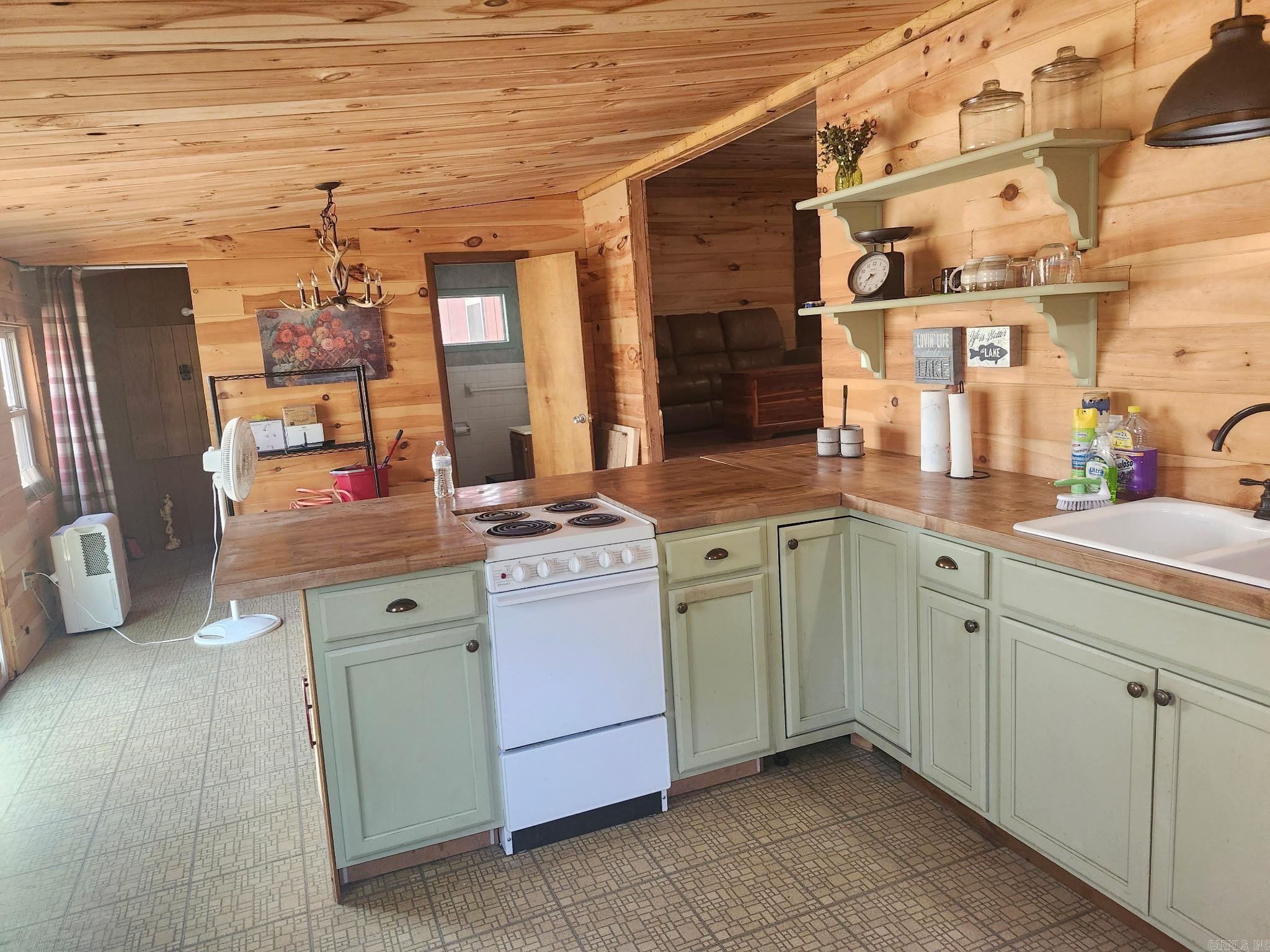 300 Canyon Property Photo 8