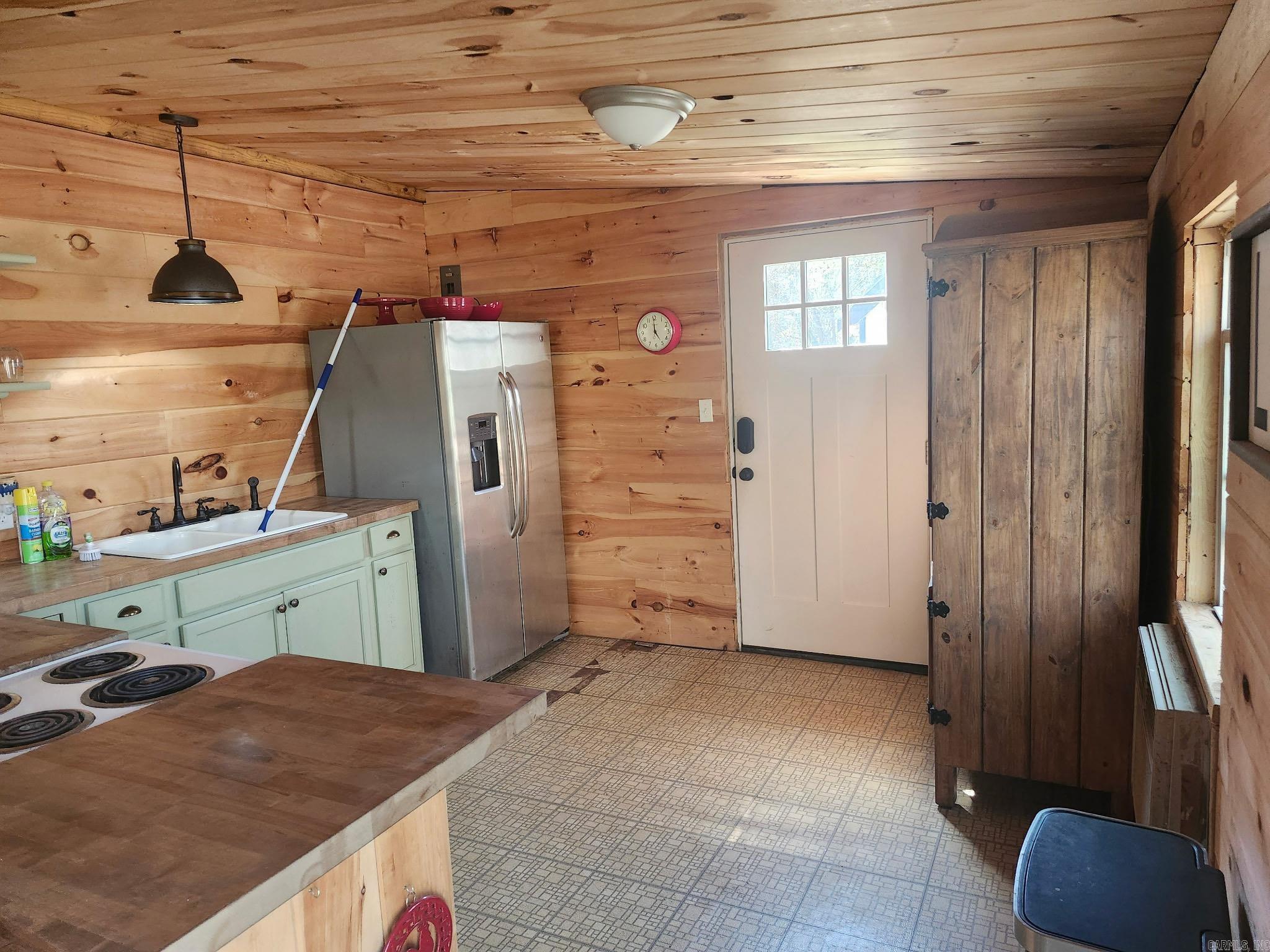 300 Canyon Property Photo 9