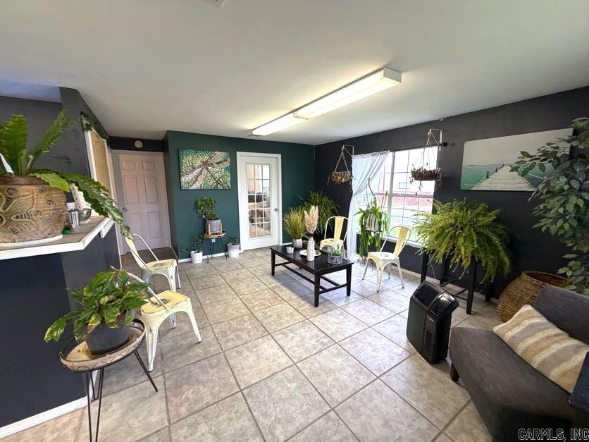 305 Dallas Avenue Property Photo 2