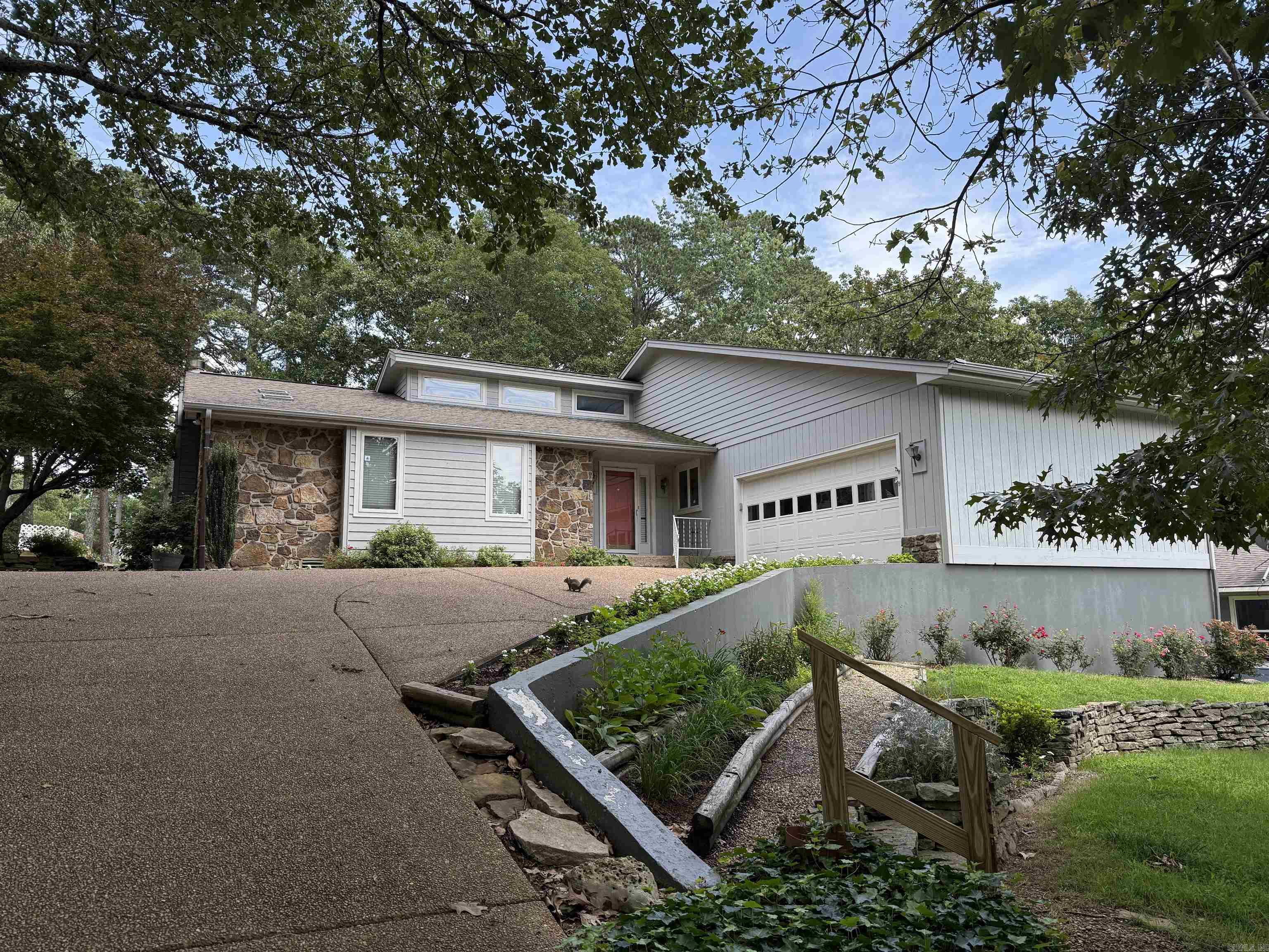 319 Snead Dr. Property Photo 1