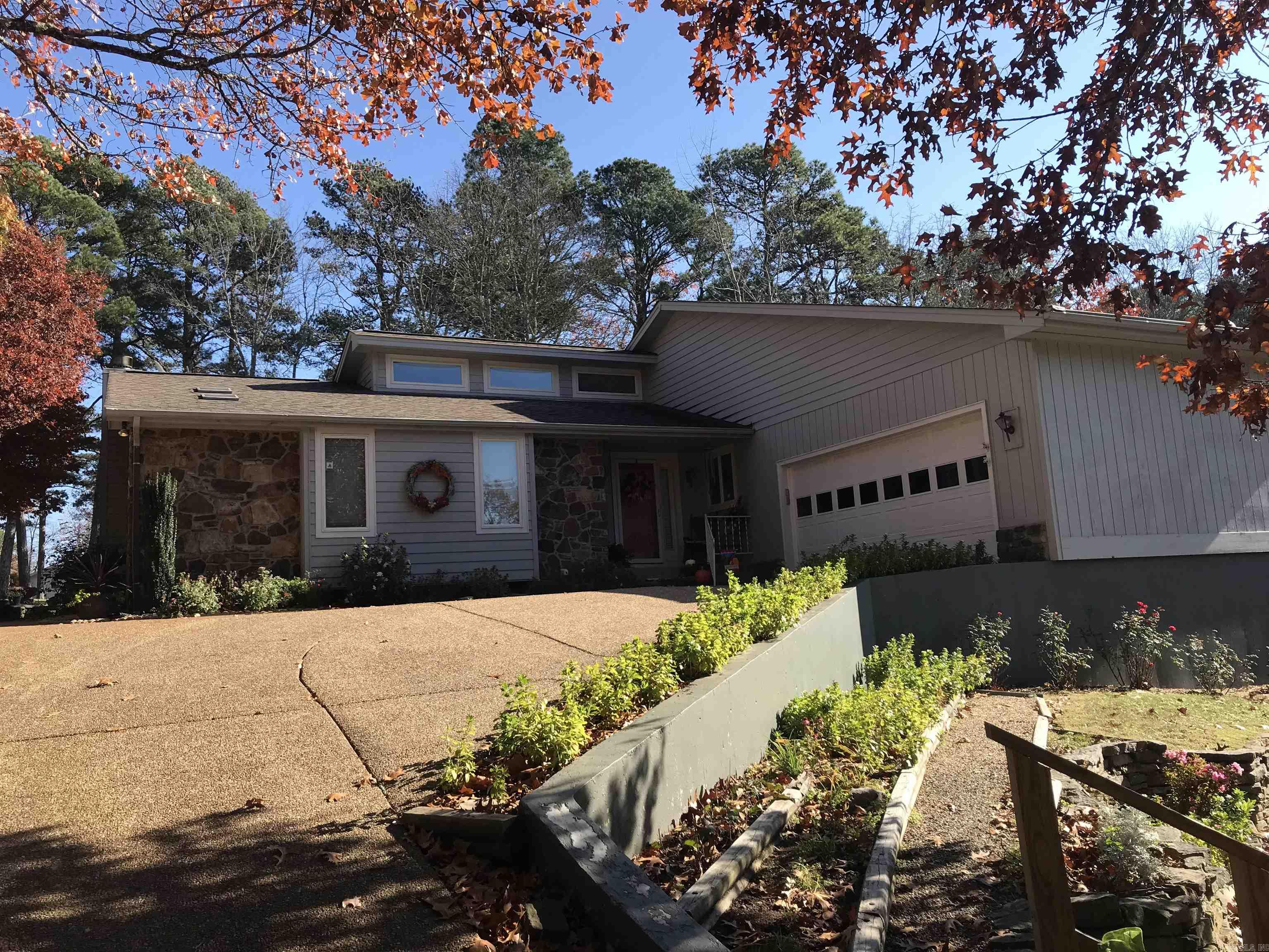 319 Snead Dr. Property Photo 2
