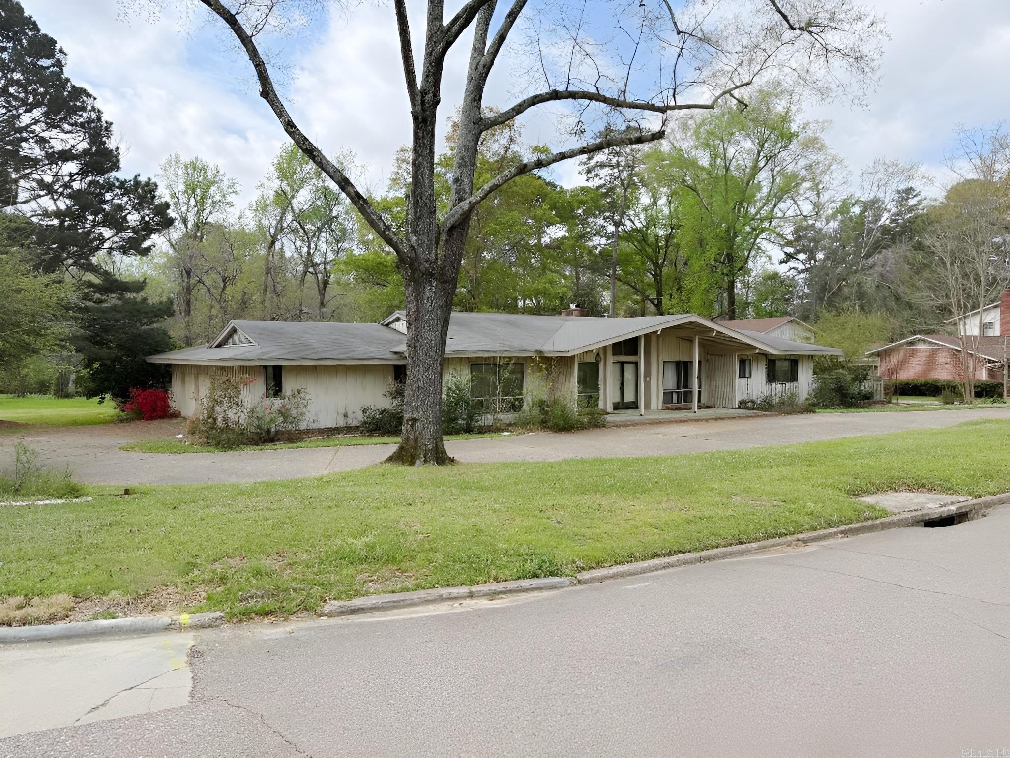 147 Woodland Drive Property Photo 1