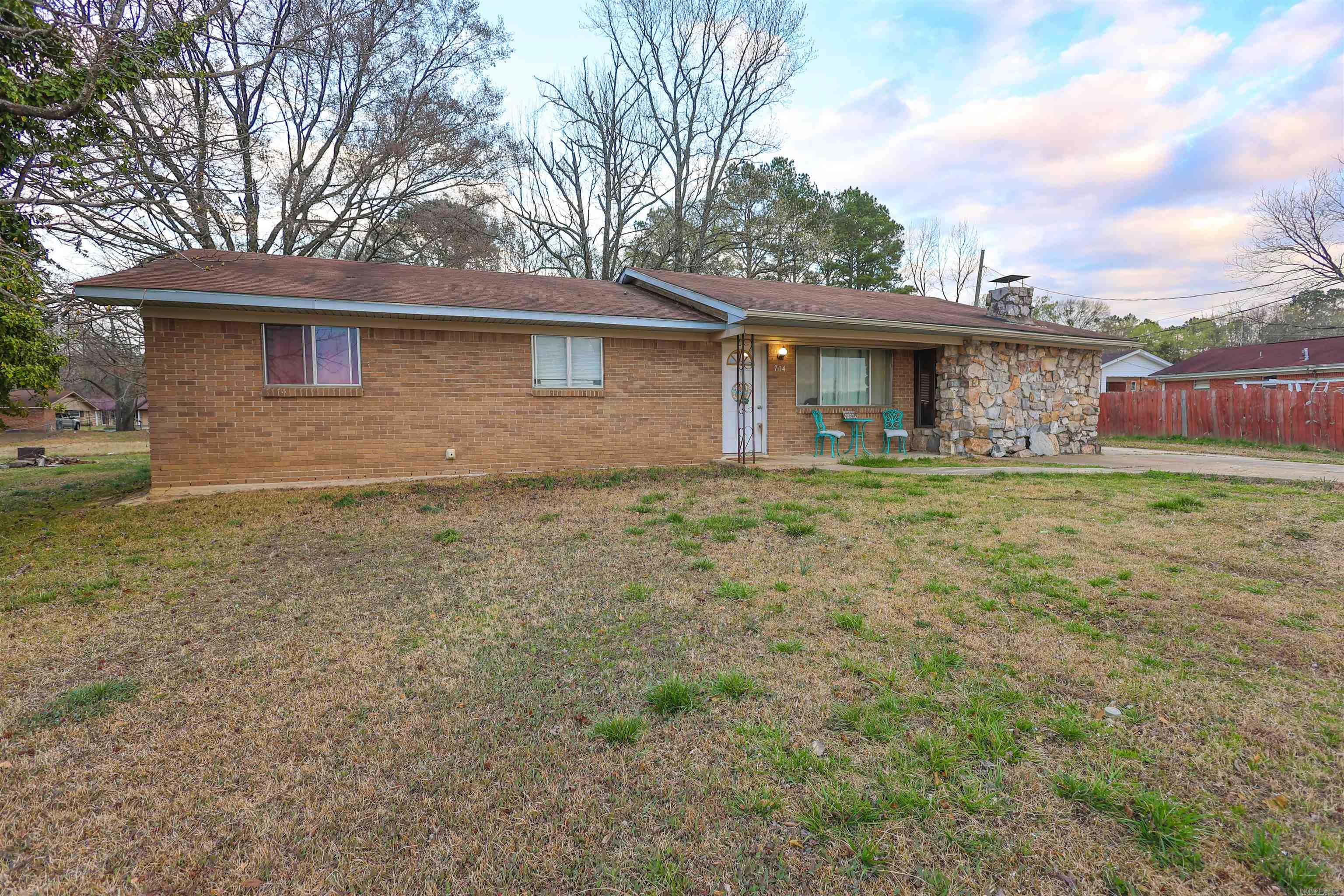 714 Lakeshore Street Property Photo 2