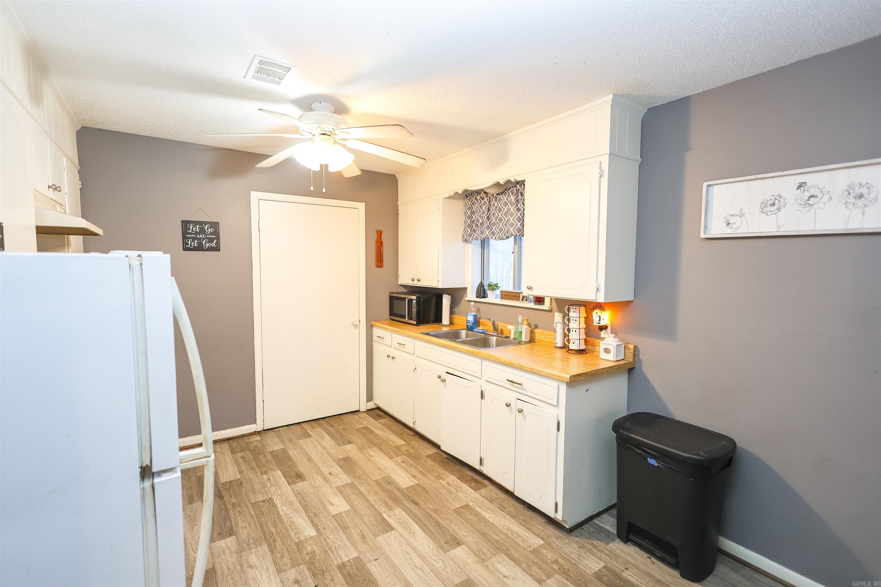 714 Lakeshore Street Property Photo 17