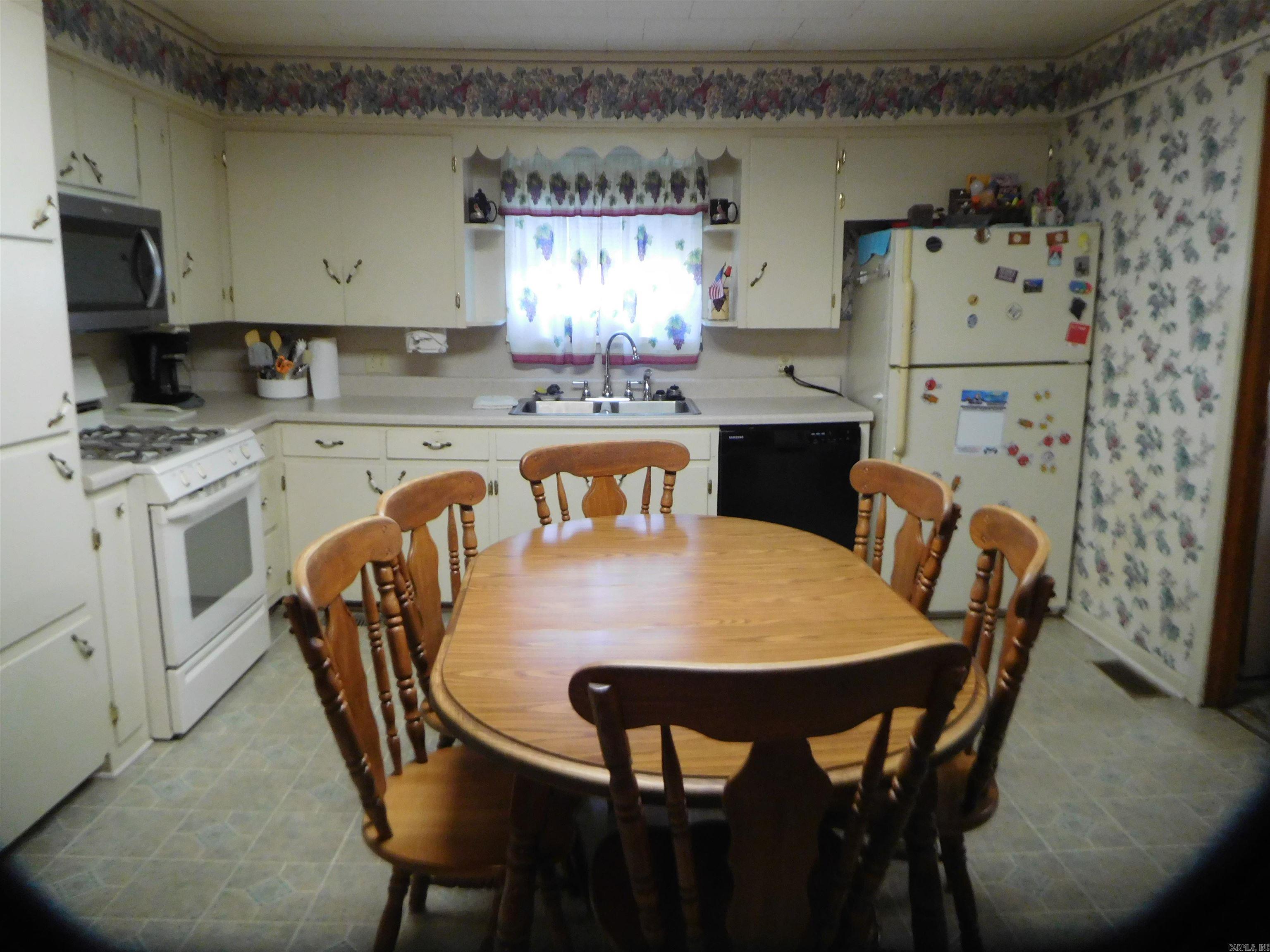 609 S Clayton Street Property Photo 6