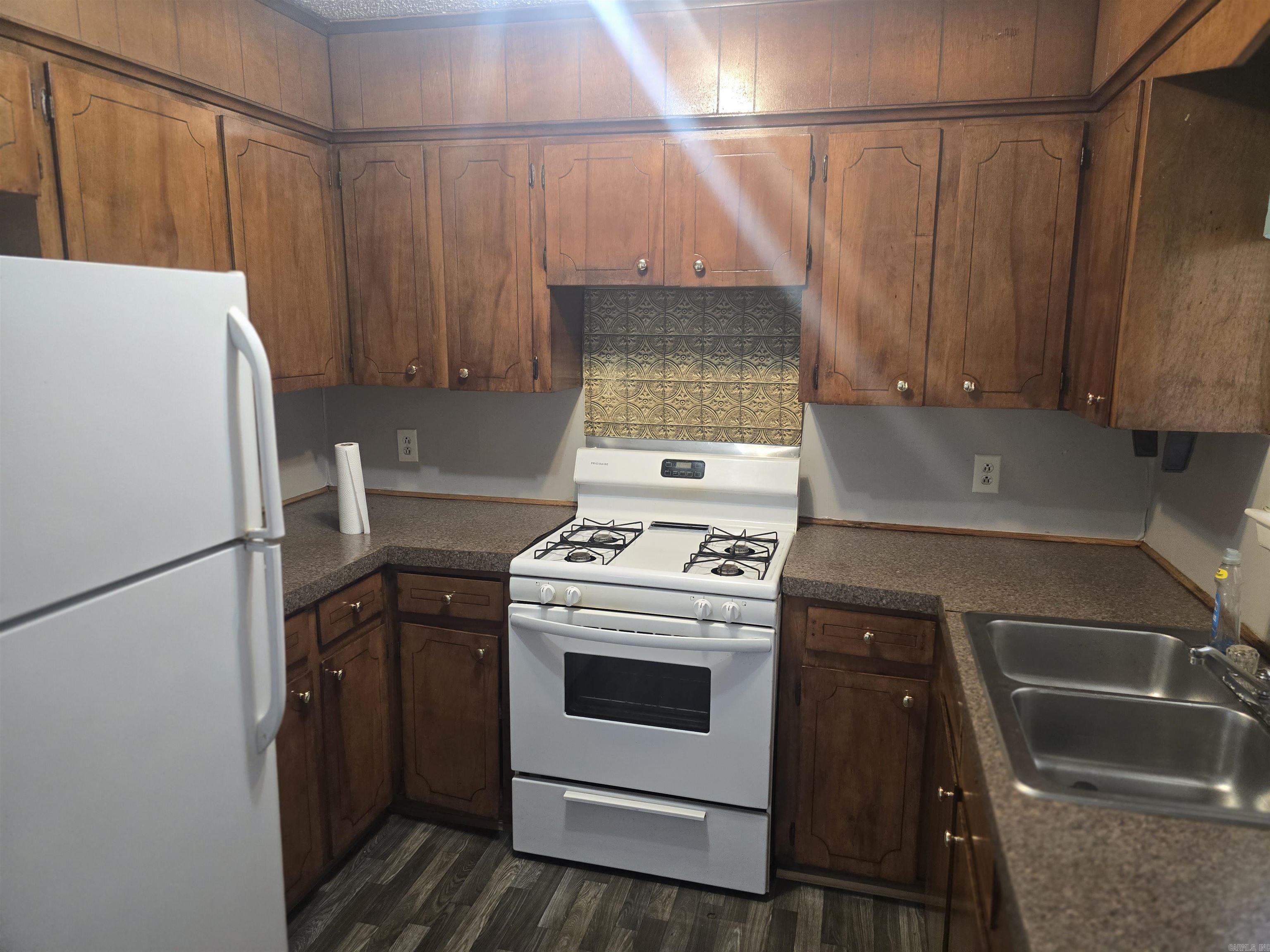 9307 Southwest Drive Property Photo 3