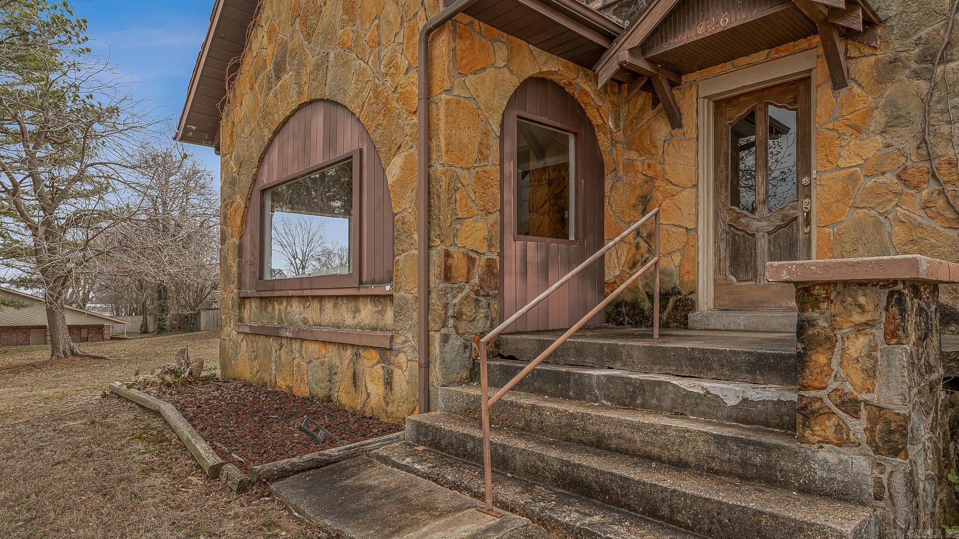 726 W Kingshighway Property Photo 4