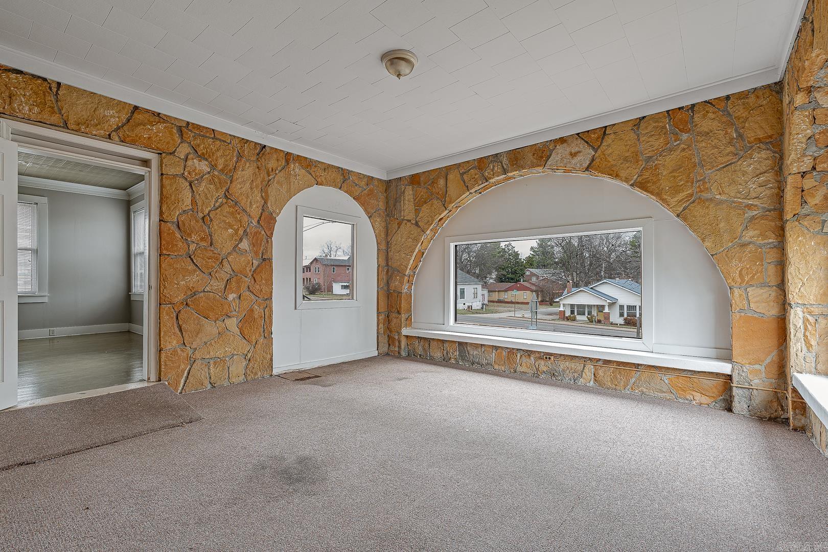 726 W Kingshighway Property Photo 10