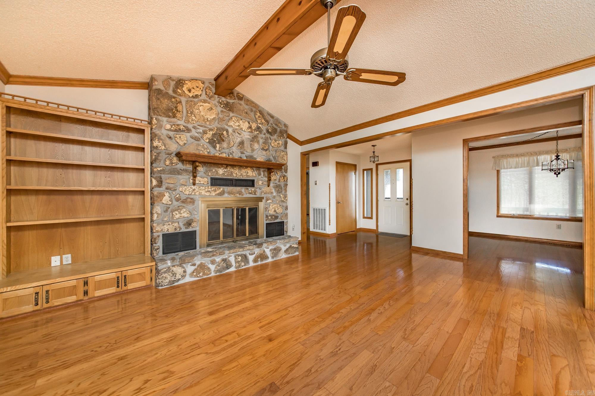 318 Castle Ridge Heights Property Photo 8