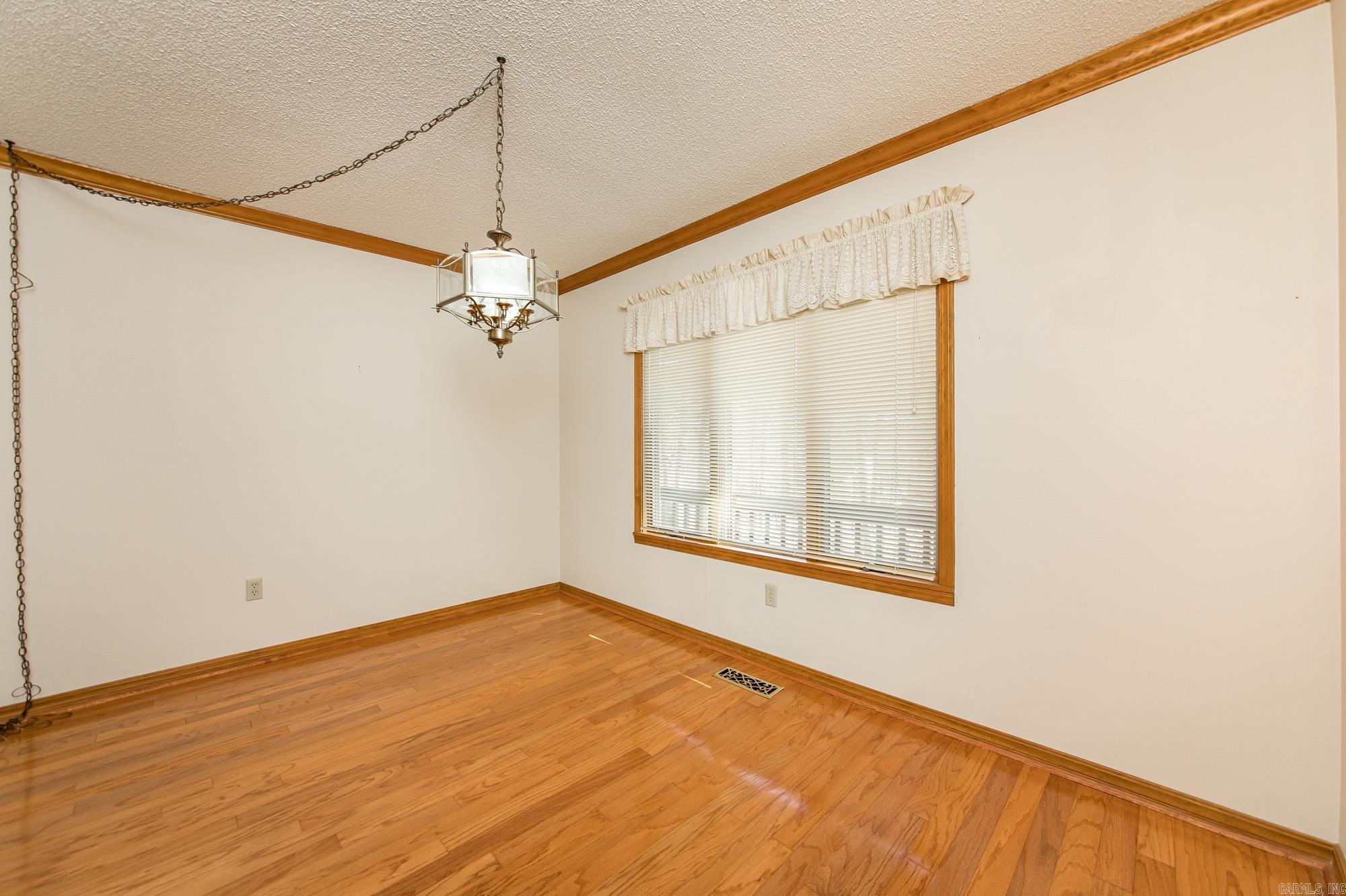 318 Castle Ridge Heights Property Photo 10