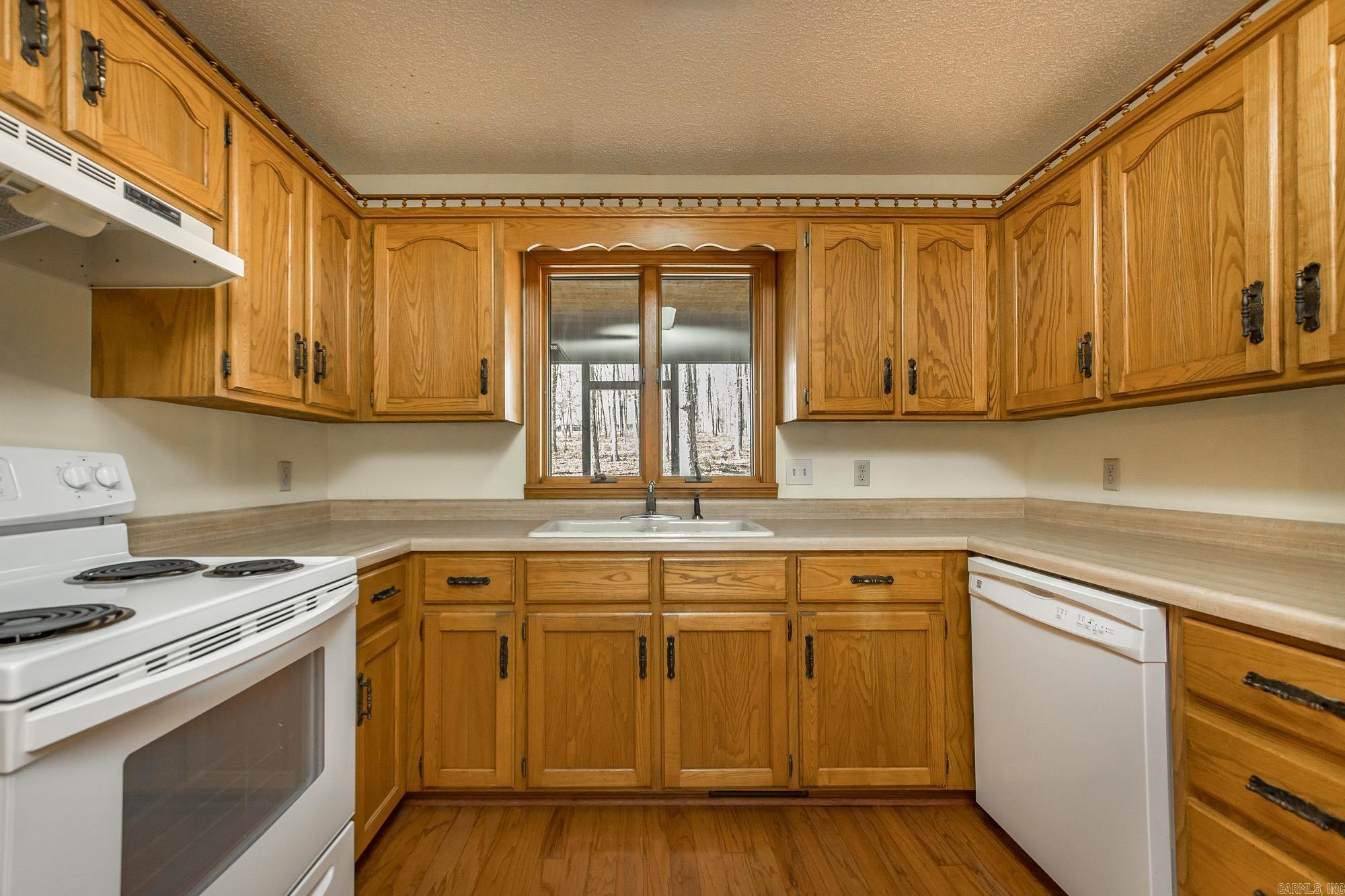 318 Castle Ridge Heights Property Photo 12